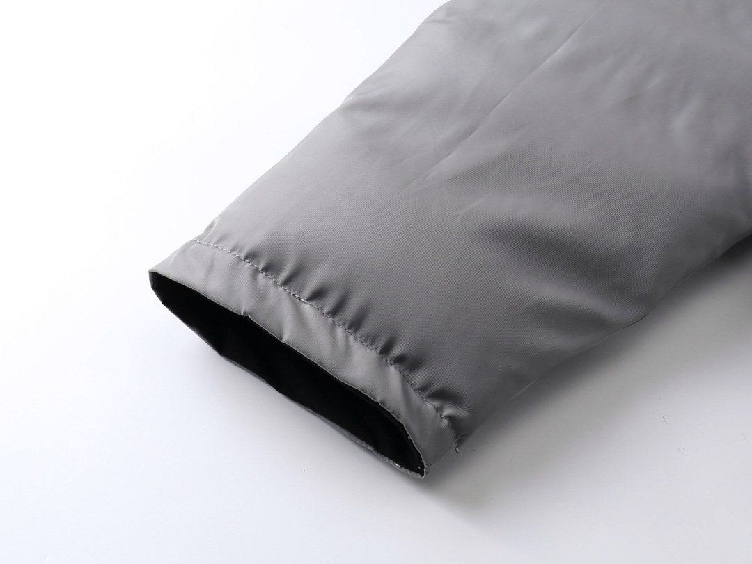 BALENCIAGA Cocoon Kick puffer (808811TRO181000）