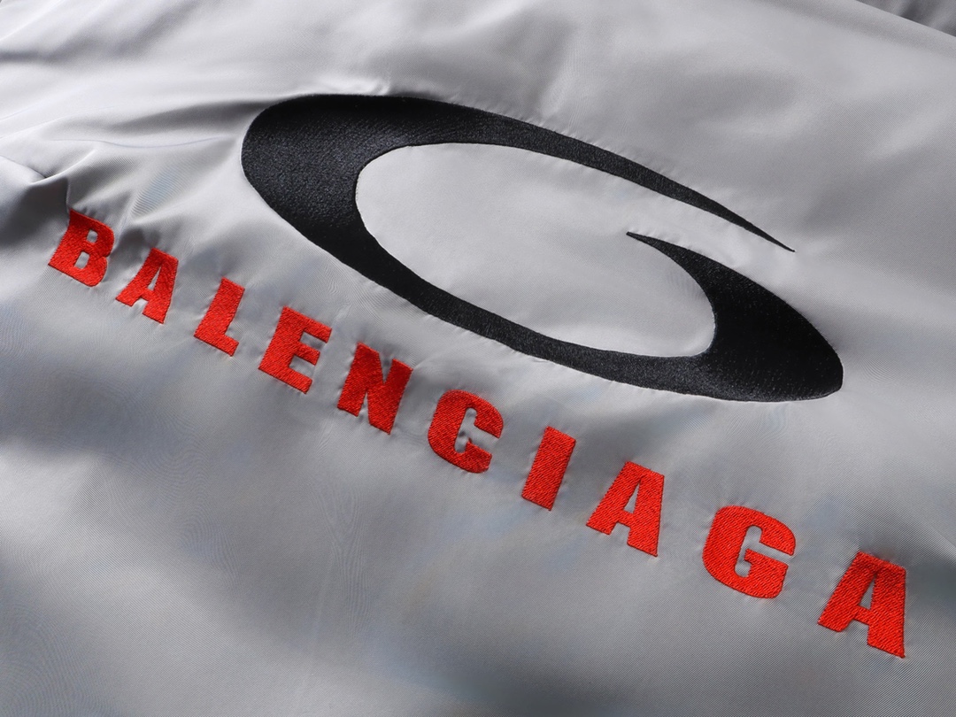 BALENCIAGA Cocoon Kick puffer (808811TRO181000）