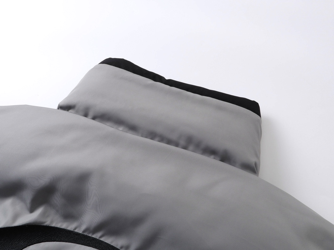 BALENCIAGA Cocoon Kick puffer (808811TRO181000）