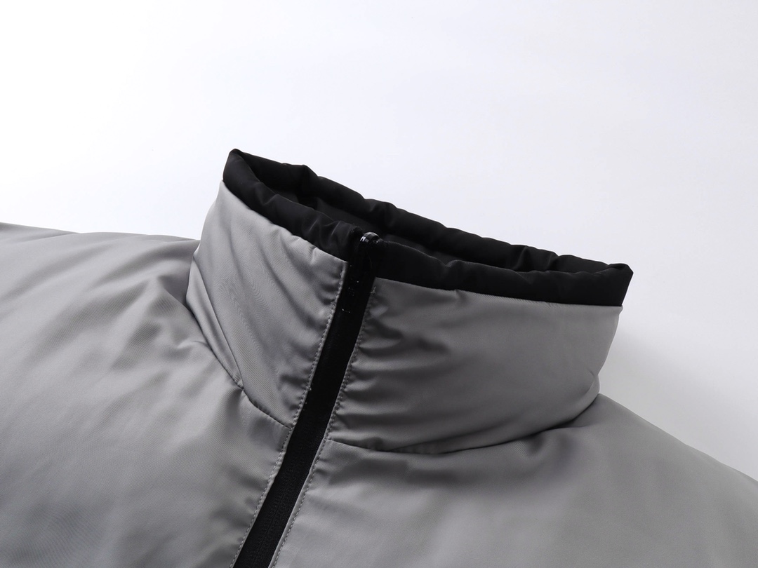 BALENCIAGA Cocoon Kick puffer (808811TRO181000）