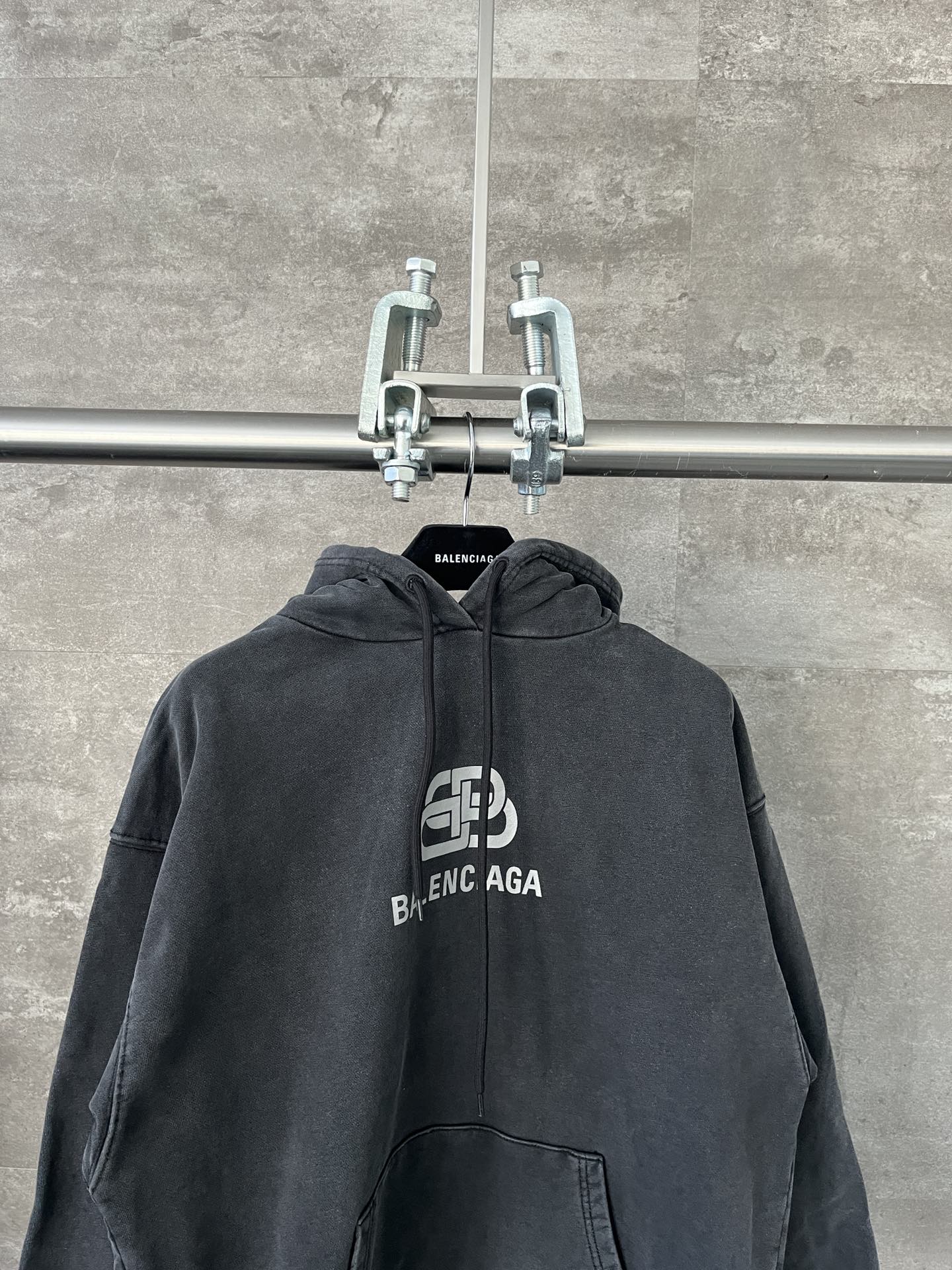 Balenciaga Logo Drawstring Hoodie (578135TGV74）
