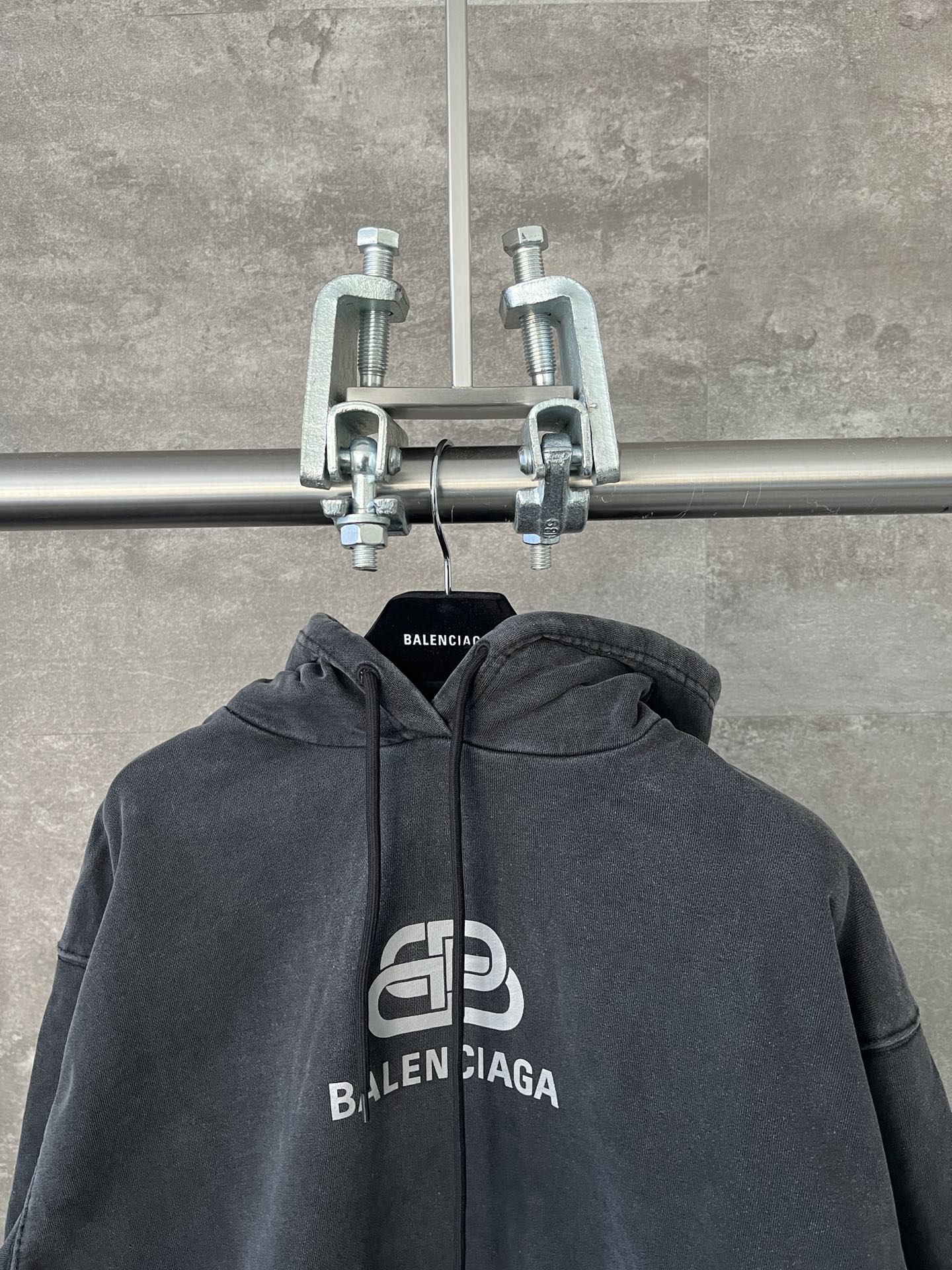 Balenciaga Logo Drawstring Hoodie (578135TGV74）