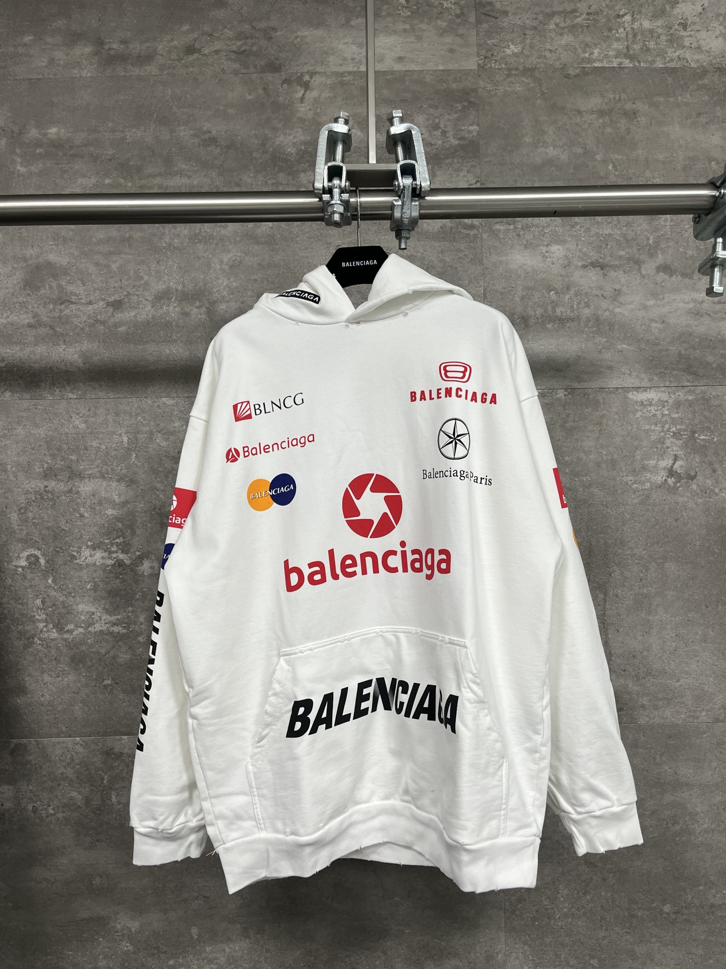 BALENCIAGA TOP LEAGUE HOODIE (767885TPVF19000) BALENCIAGA TOP LEAGUE HOODIE (767885TPVF19000)