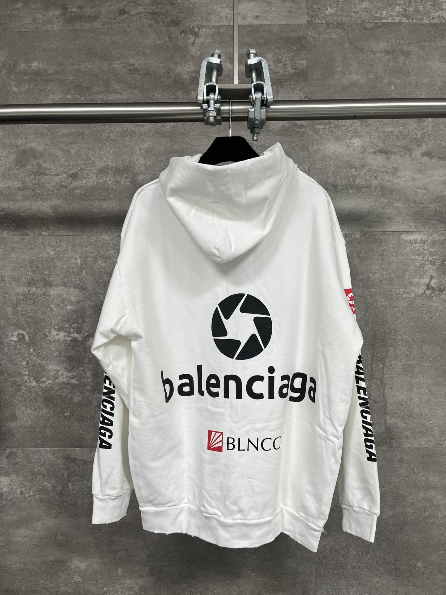 BALENCIAGA TOP LEAGUE HOODIE (767885TPVF19000) BALENCIAGA TOP LEAGUE HOODIE (767885TPVF19000)