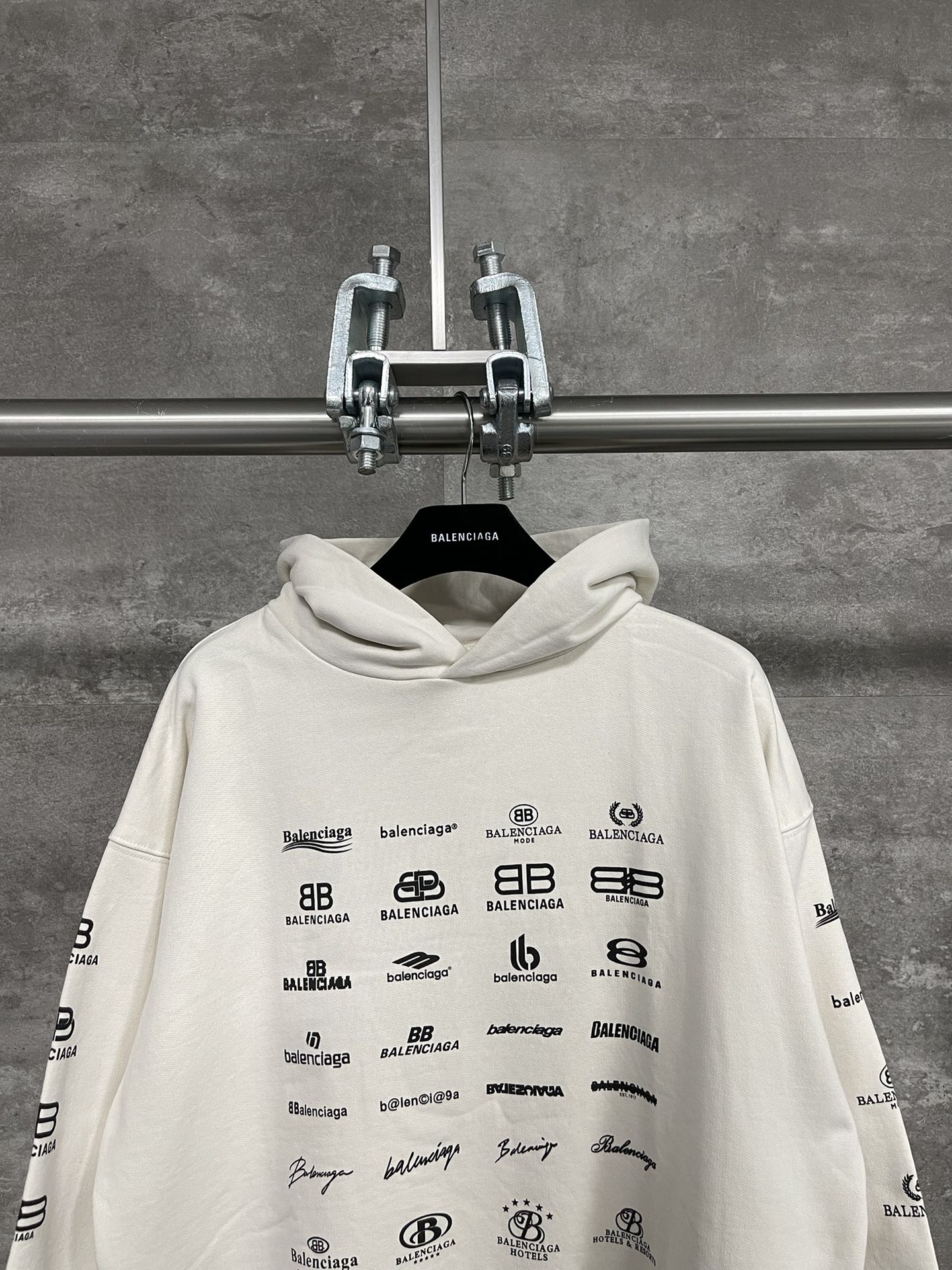 Balenciaga Archives Logos Hoodie (726241TNVQ81070）