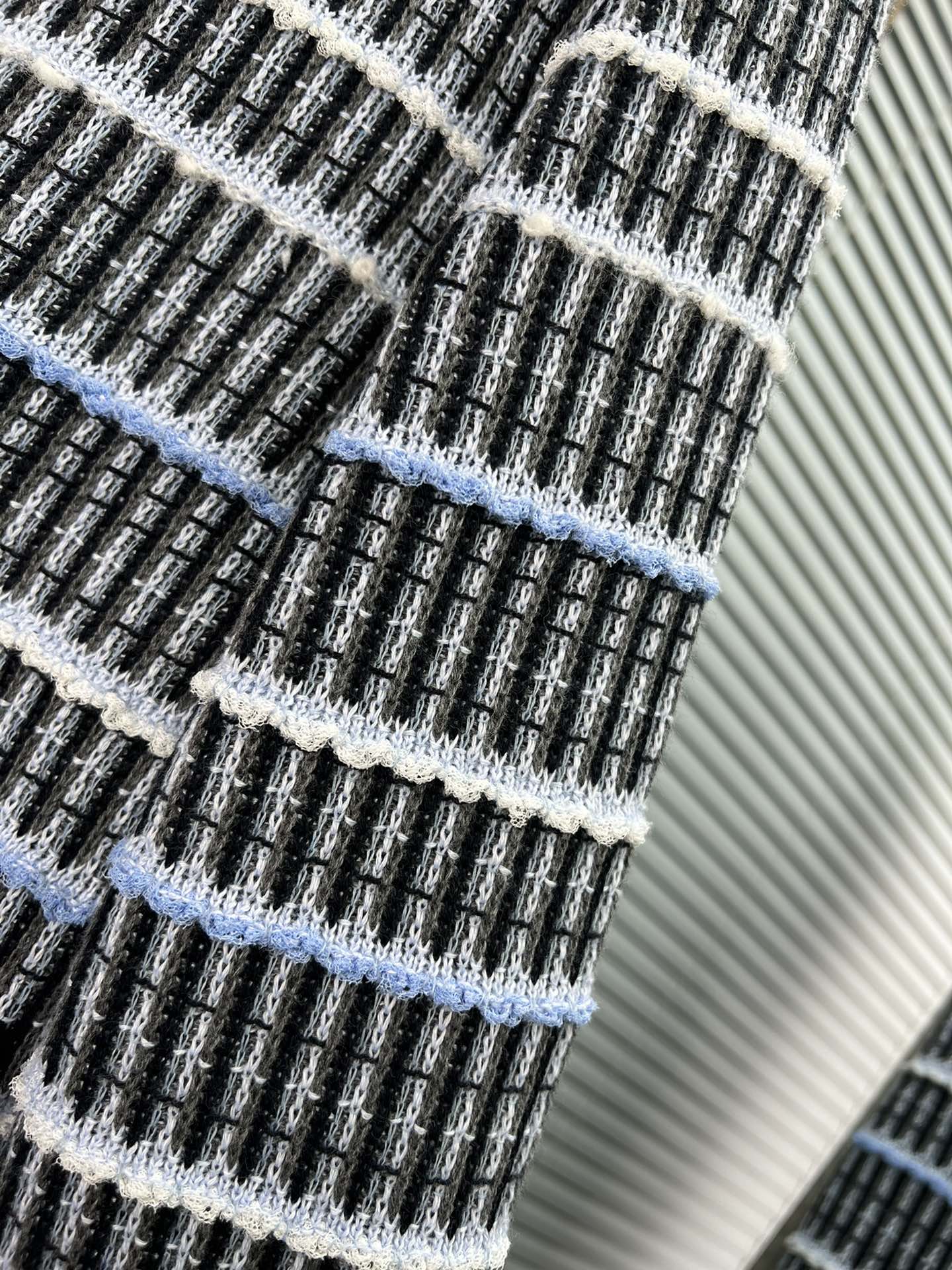 THOM BROWNE Cotton Linen Tweed Jacquard Cardigan (FKC582A-Y9032-415）