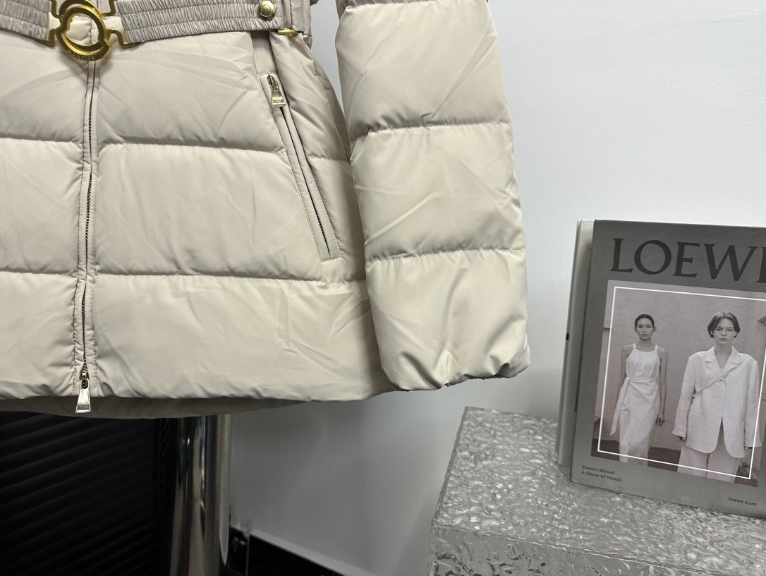 Moncler BrosseShort down jacket（J20931A0010454AQE999）