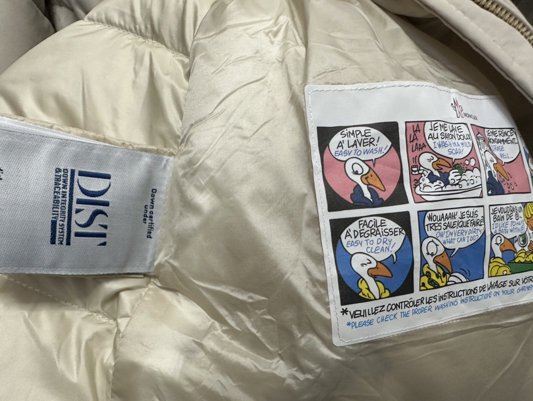 Moncler BrosseShort down jacket（J20931A0010454AQE999）