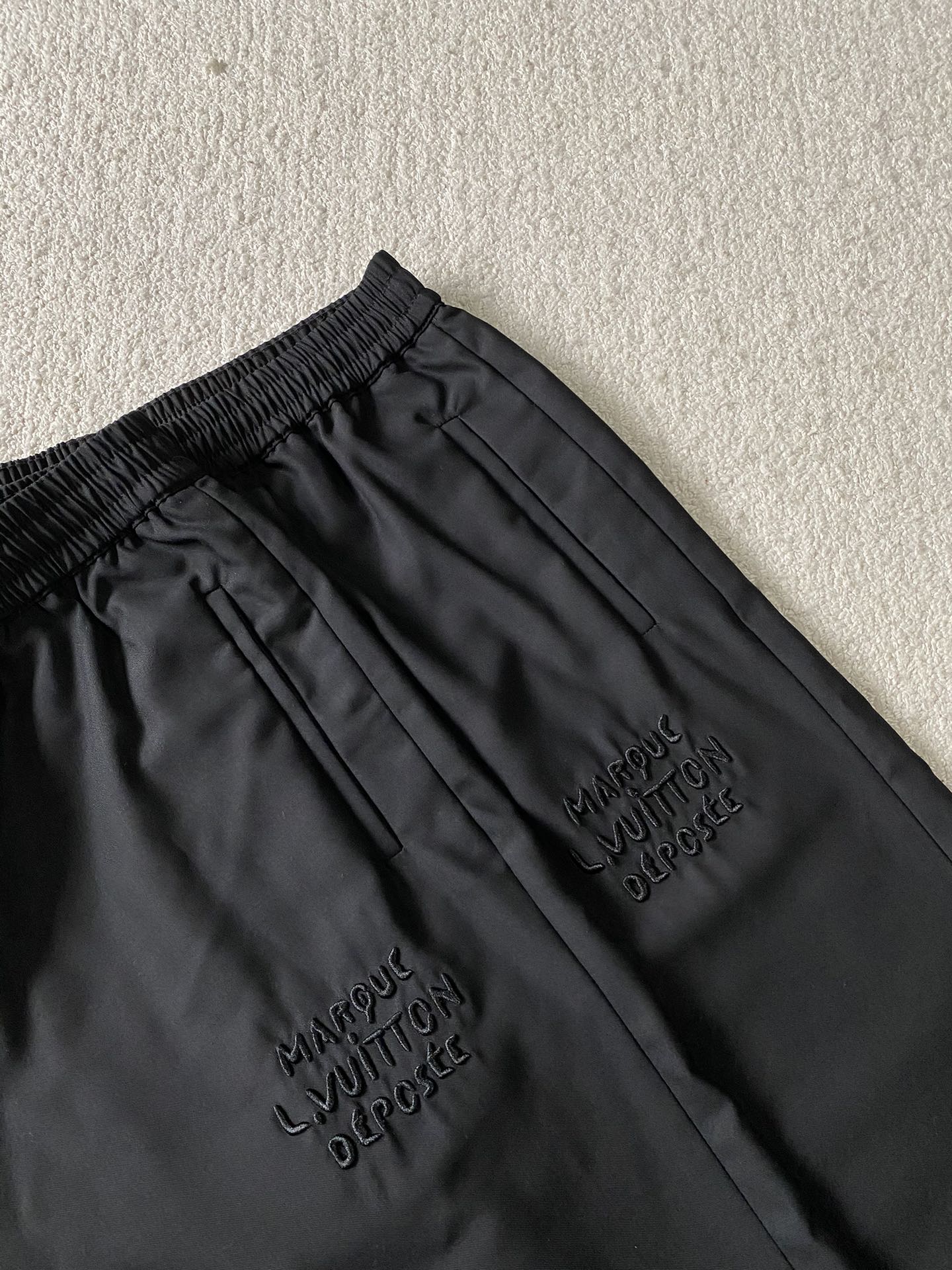 Louis Vuitton   Drawstring wool trousers（1AGJIS）