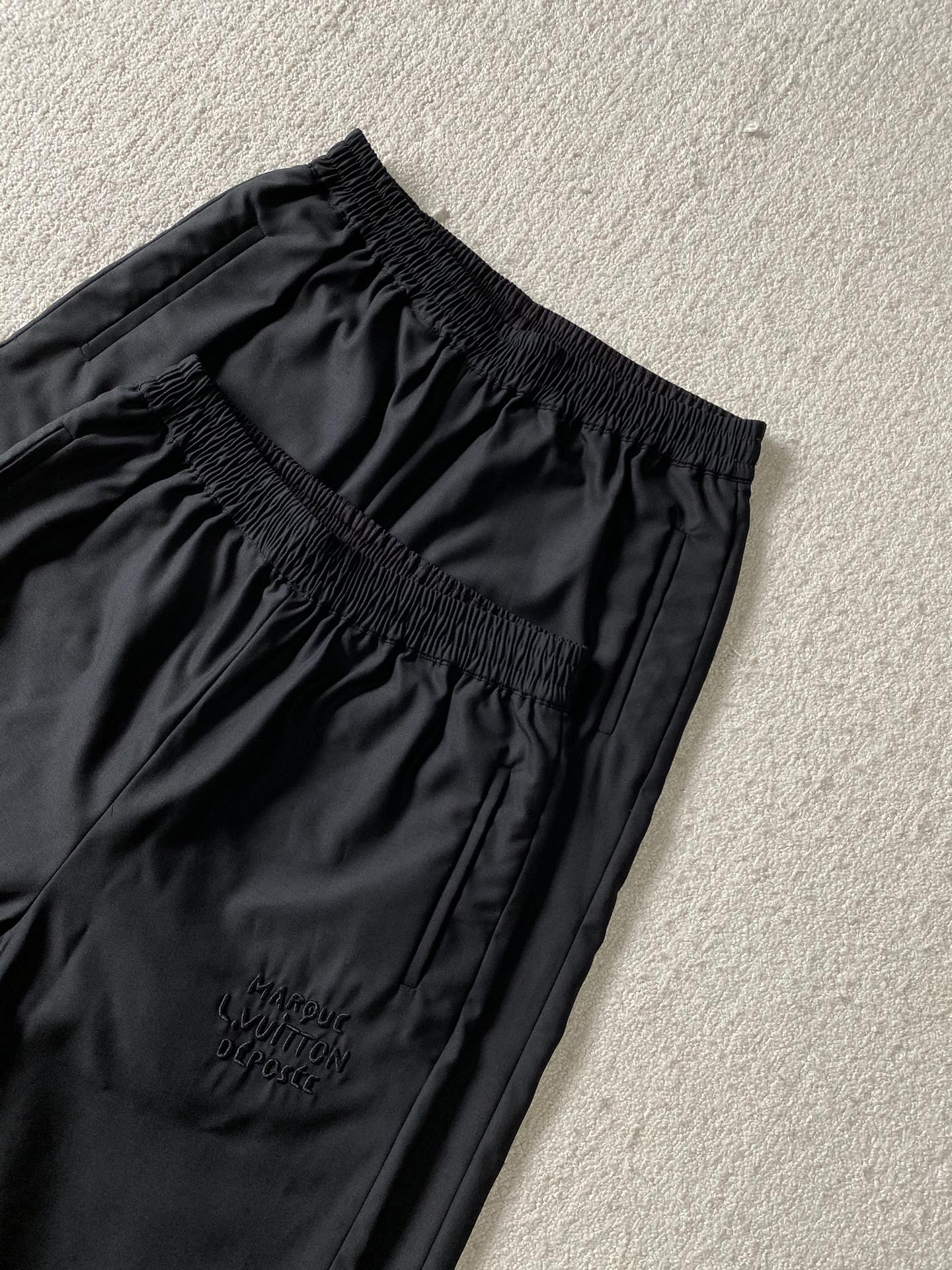 Louis Vuitton   Drawstring wool trousers（1AGJIS）