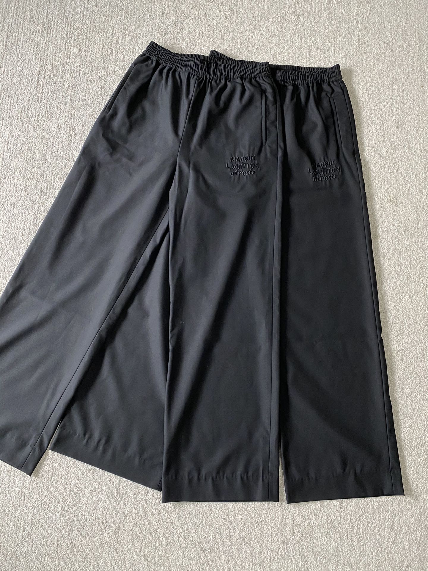 Louis Vuitton   Drawstring wool trousers（1AGJIS）