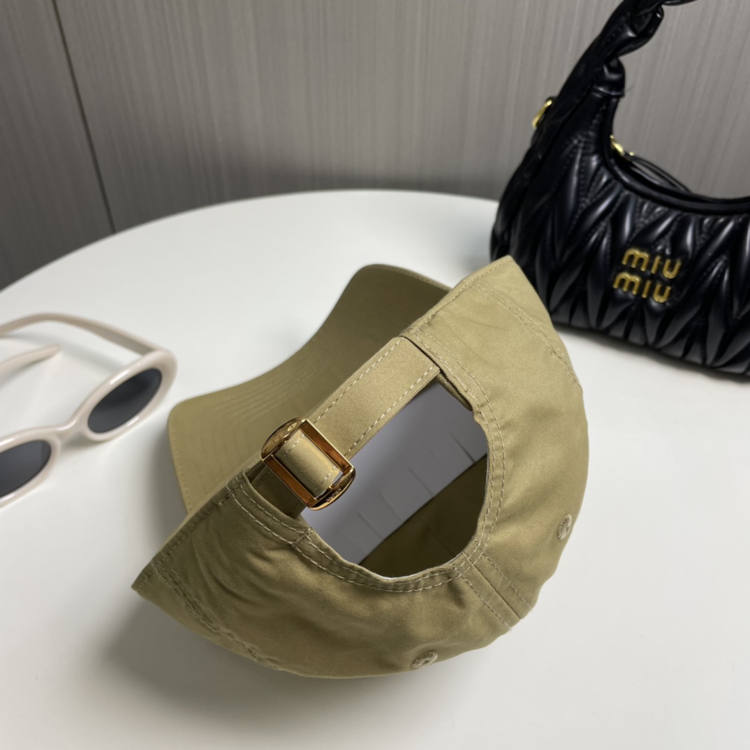CELINE Triomphe Baseball Cap（AA01C234X）