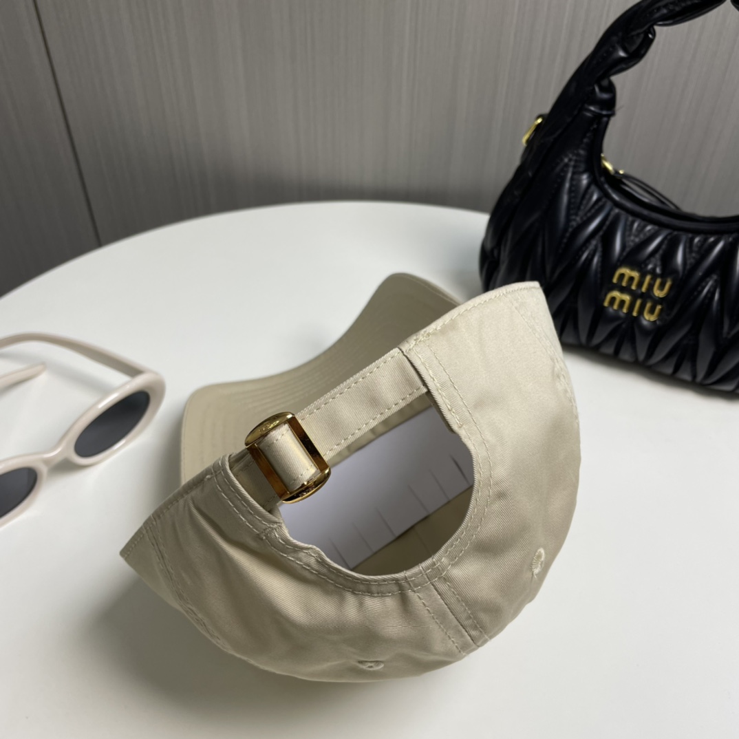 CELINE Triomphe Baseball Cap（AA01C234X）