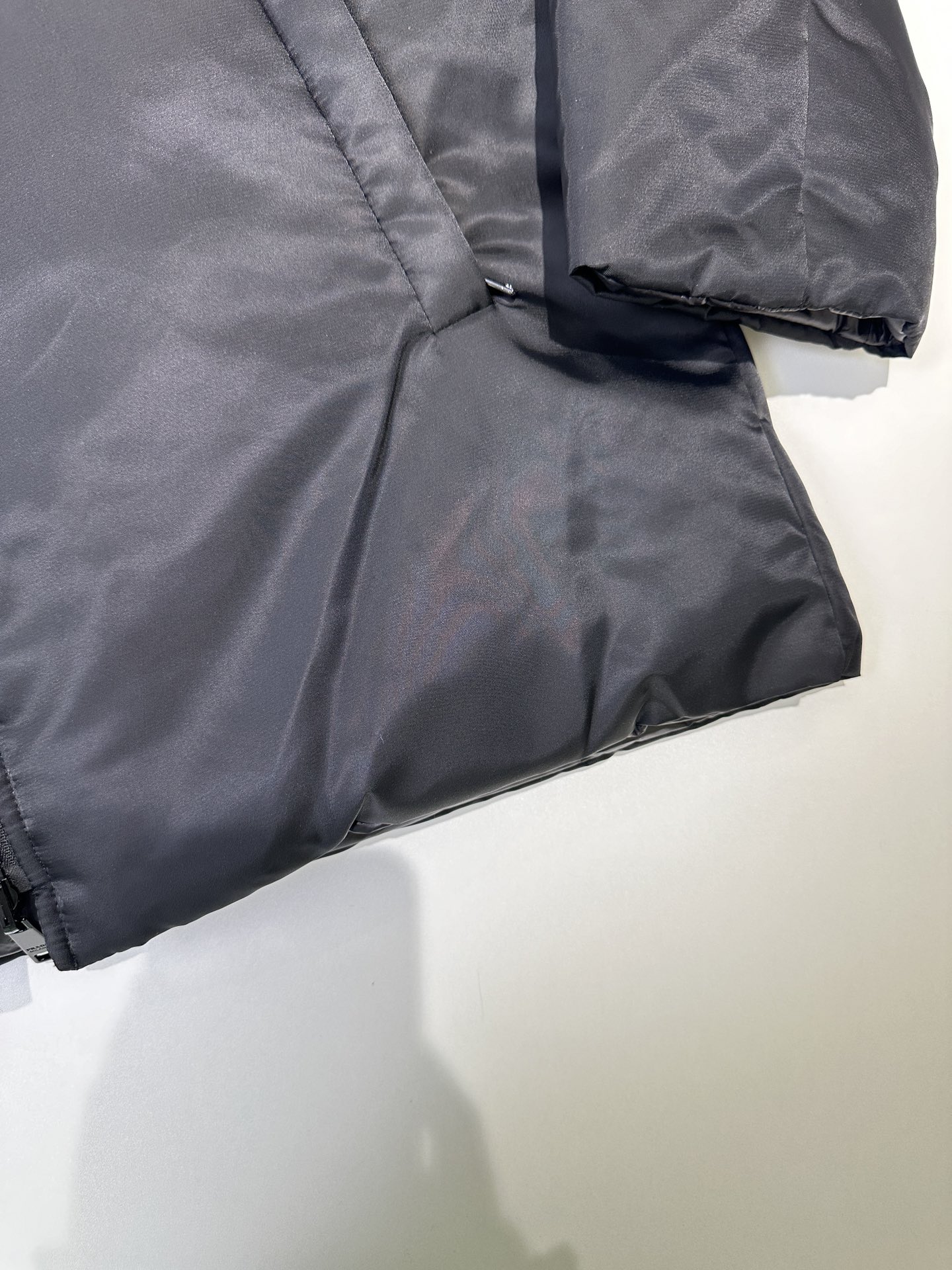 PRADA Hooded Re-Nylon down jacket （SGC398-1WQ8-F0002-S-232）