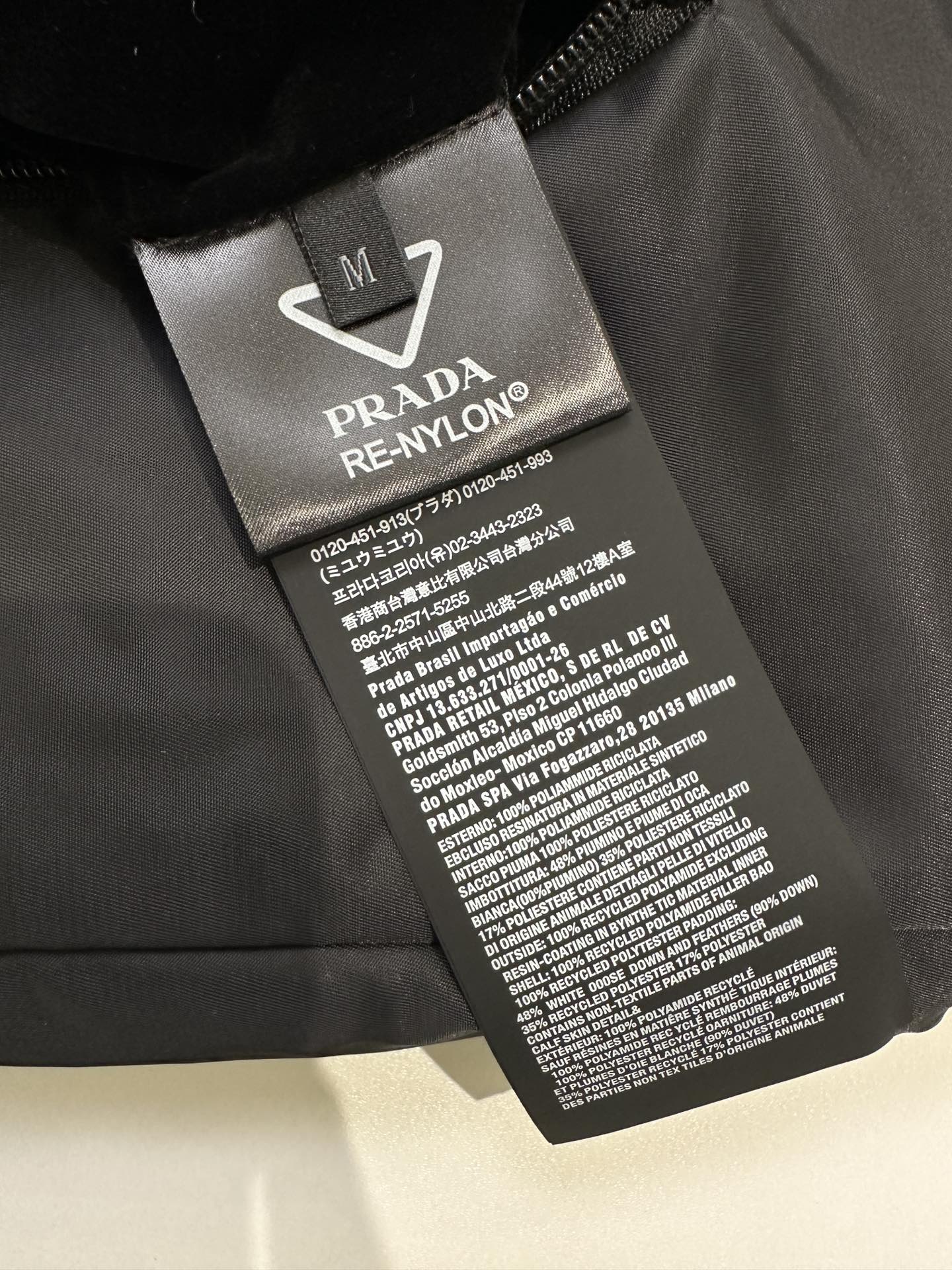 PRADA Hooded Re-Nylon down jacket （SGC398-1WQ8-F0002-S-232）