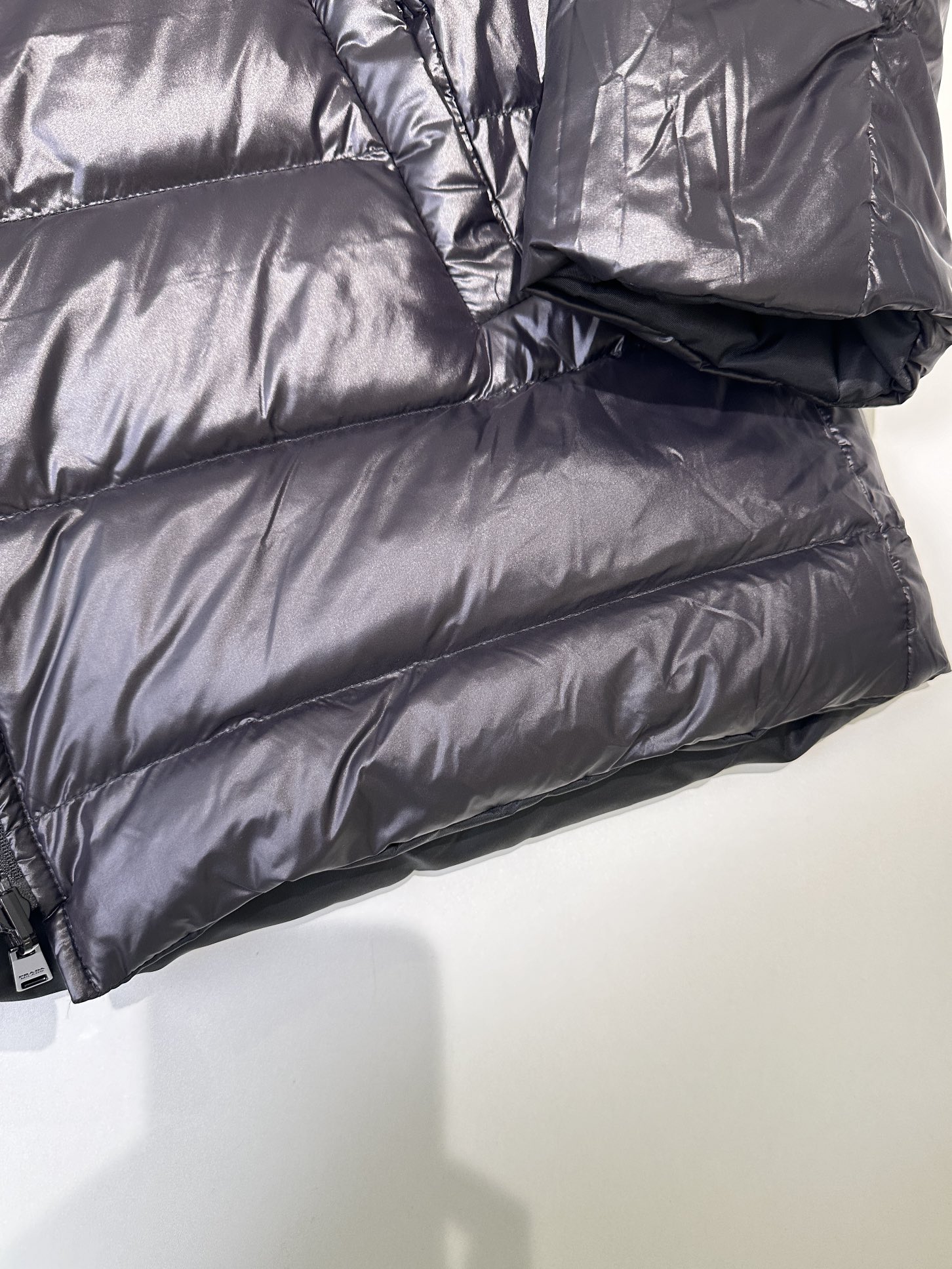 PRADA Hooded Re-Nylon down jacket （SGC398-1WQ8-F0002-S-232）