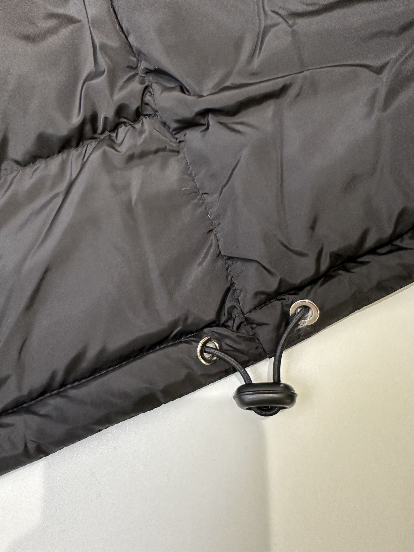 GUCCI DOWN JACKETS（715519-Z8A50-1043）