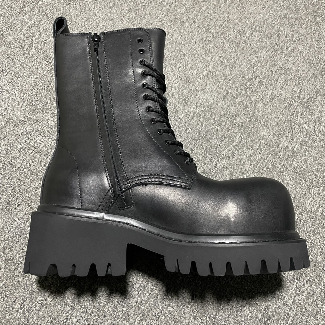 Balenciaga Men's Stomper Bootie in Black（805881WCDA01000）