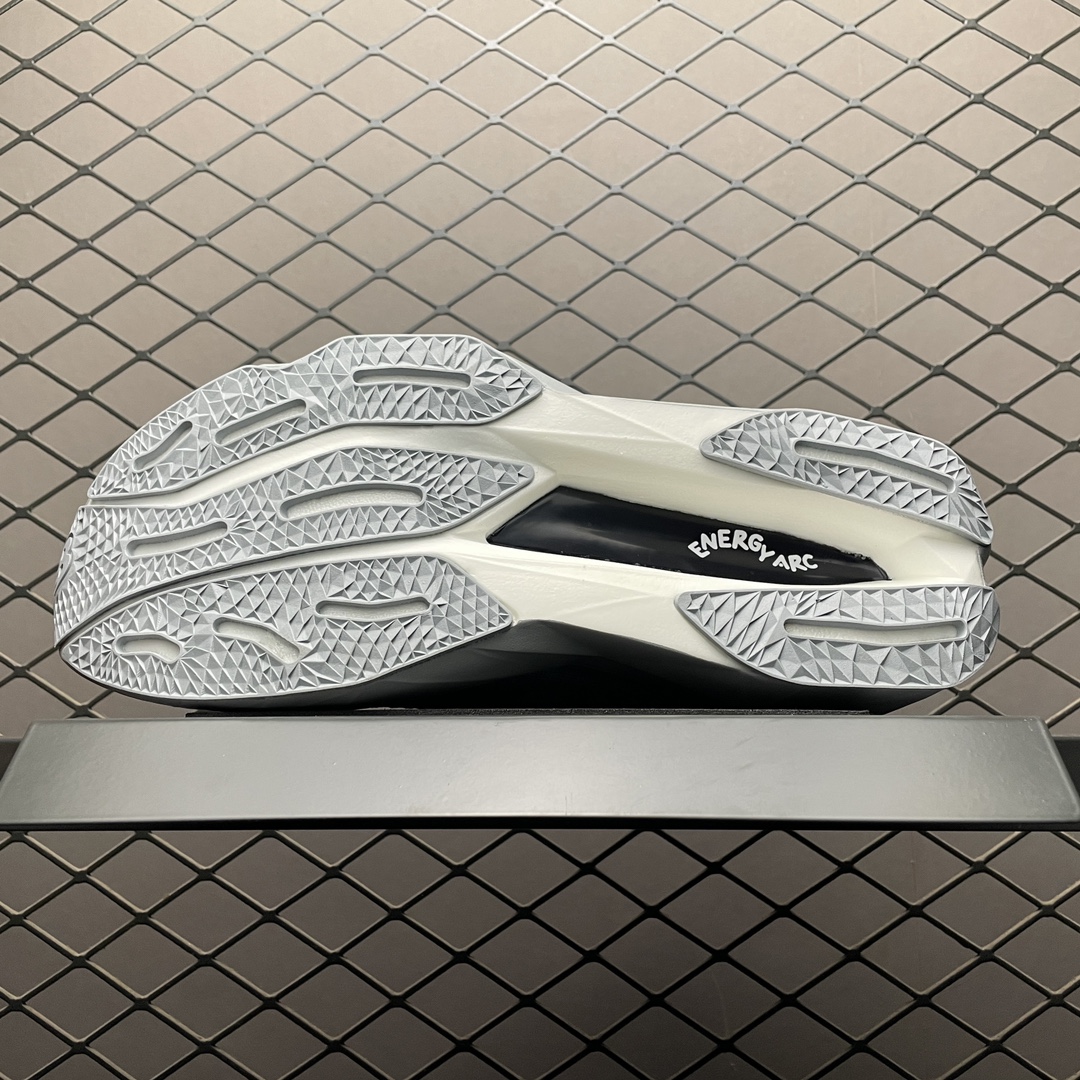 District Vision × New Balance FuelCell Supercomp Elite V4 "Aluminum Grey"(MRCELVD4)