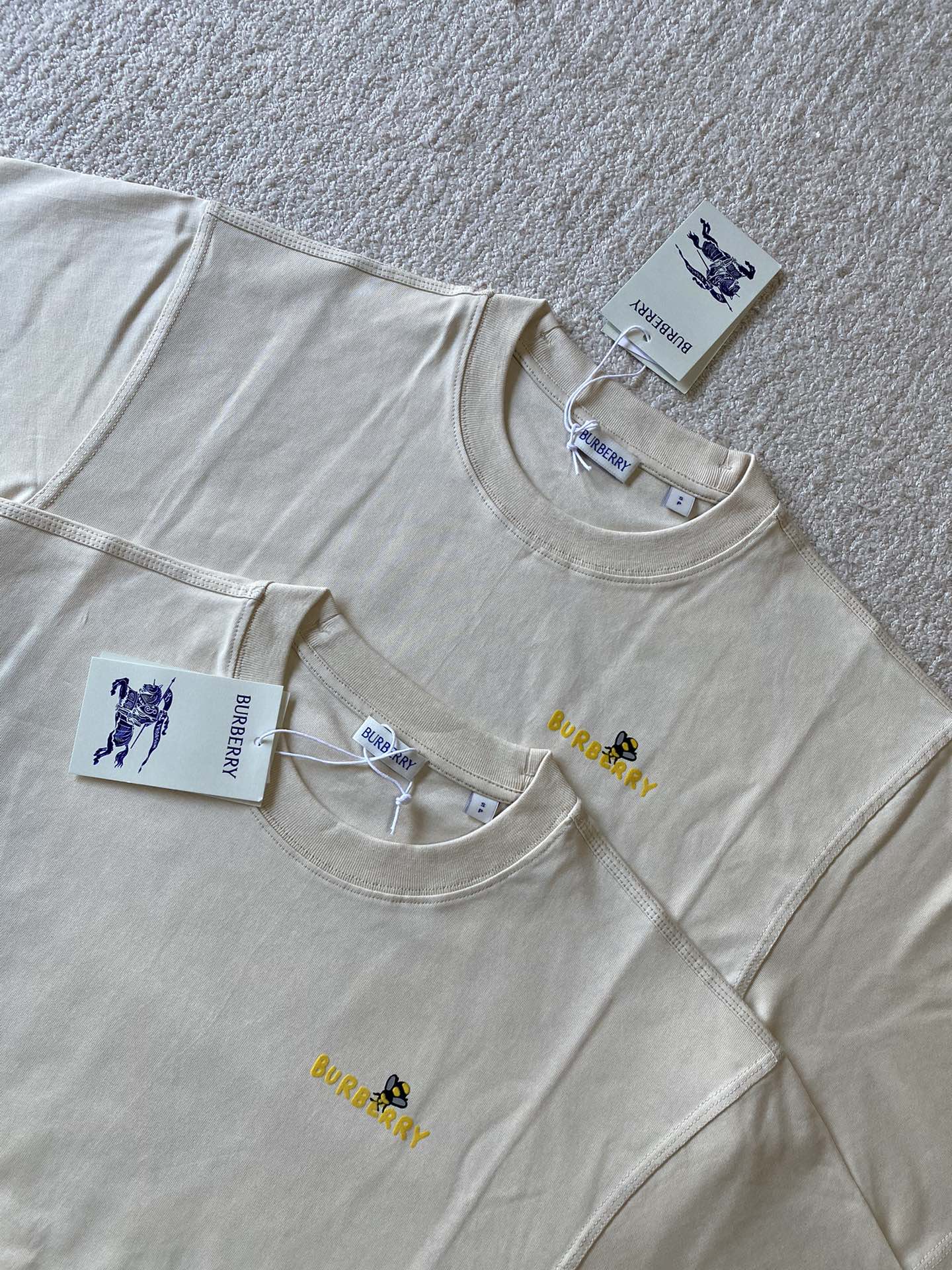 Burberry Bee Cotton T-shirt in Alpine(81027361）