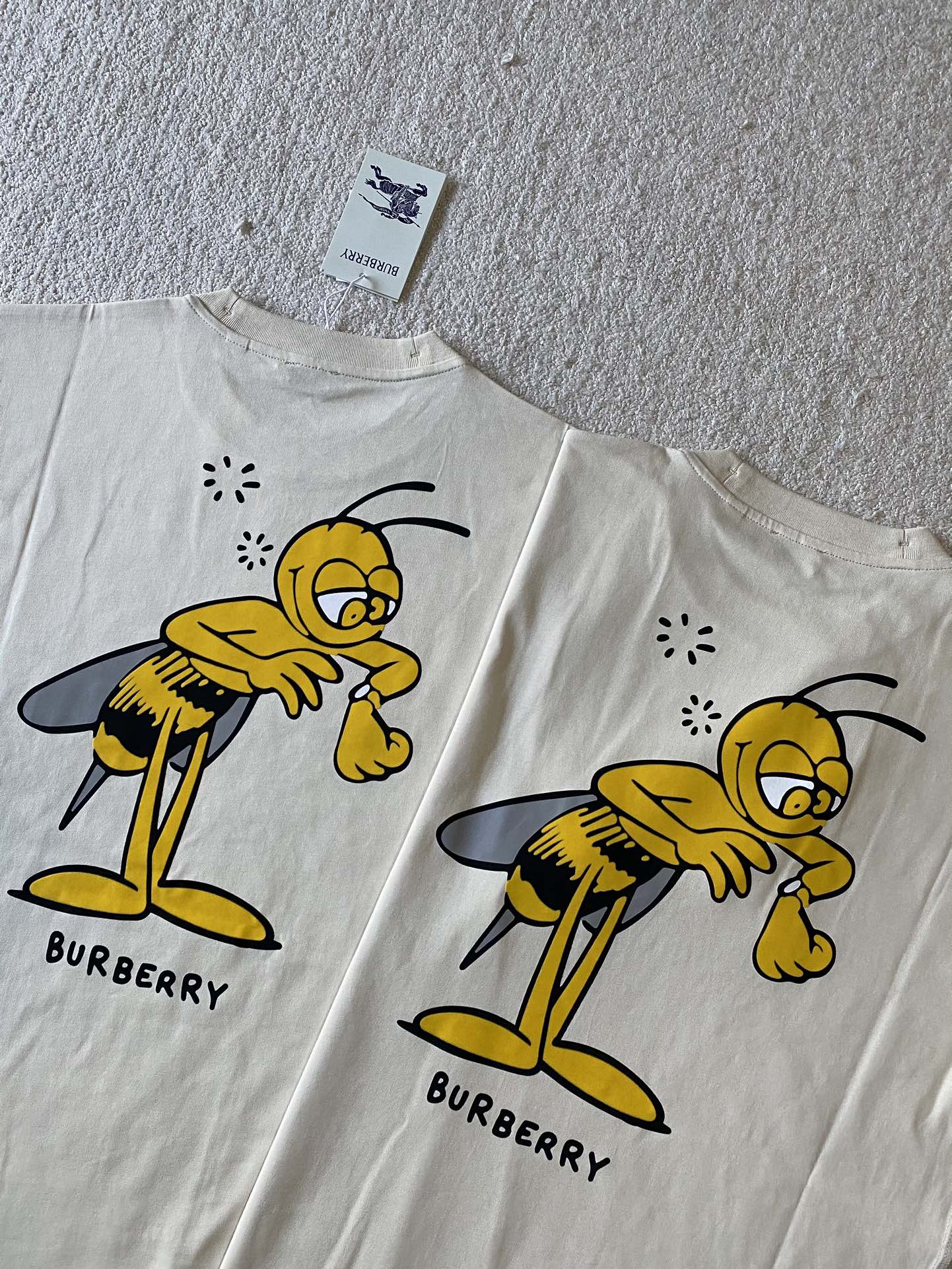 Burberry Bee Cotton T-shirt in Alpine(81027361）
