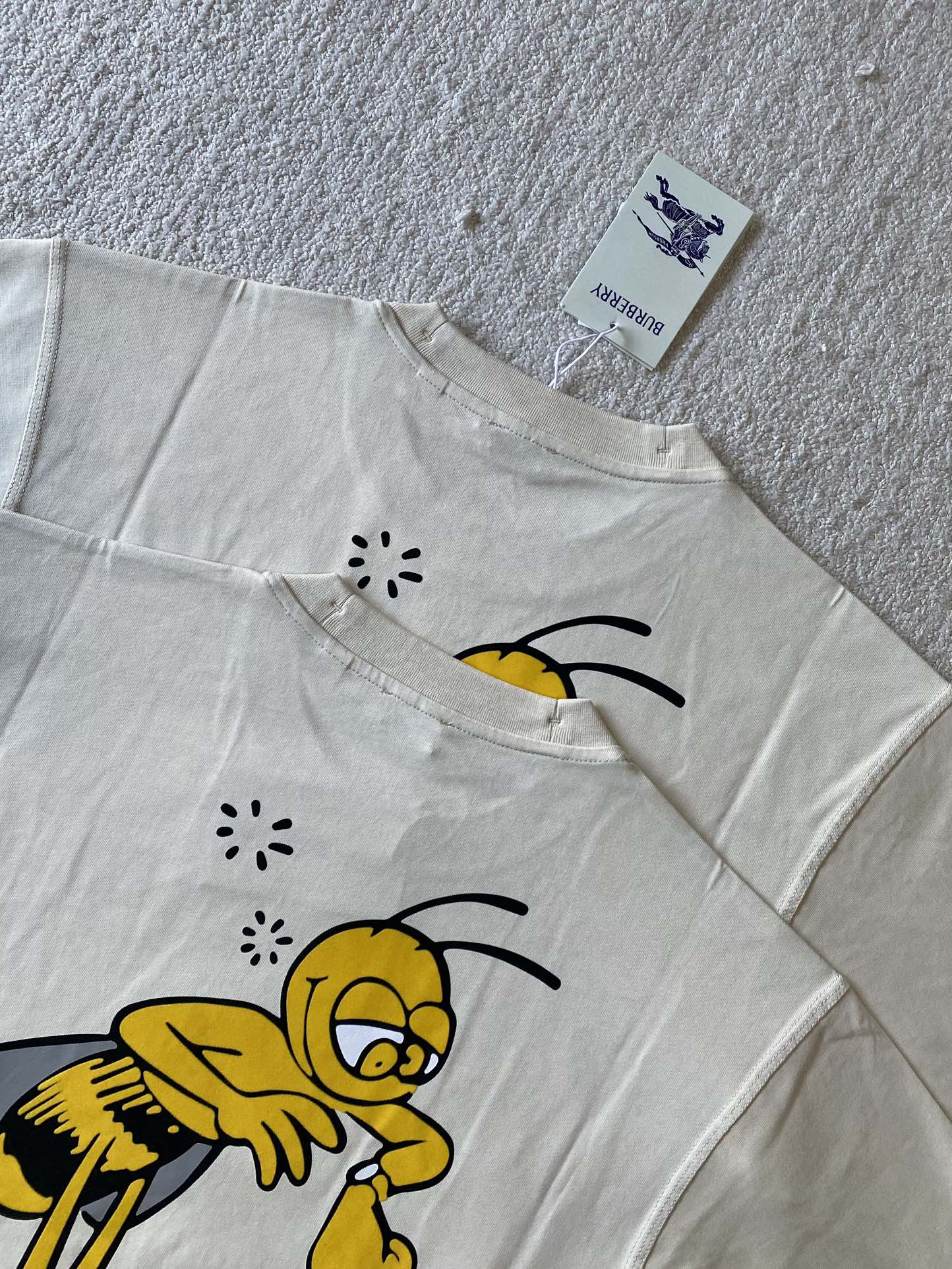 Burberry Bee Cotton T-shirt in Alpine(81027361）
