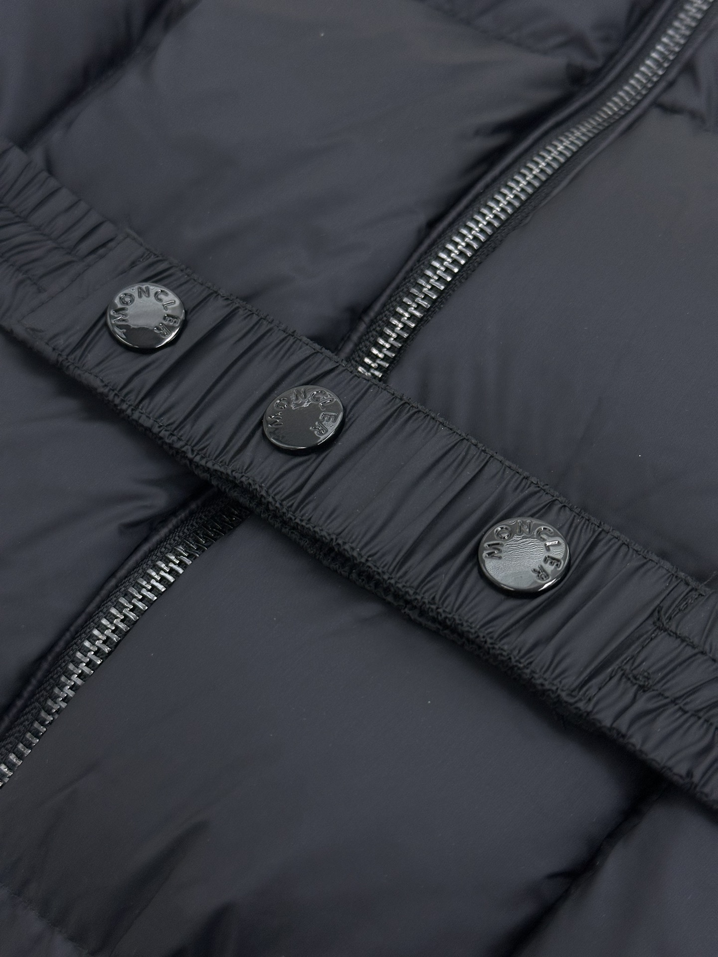 Moncler Boedic long down jacket（J20931C00022595FE999）