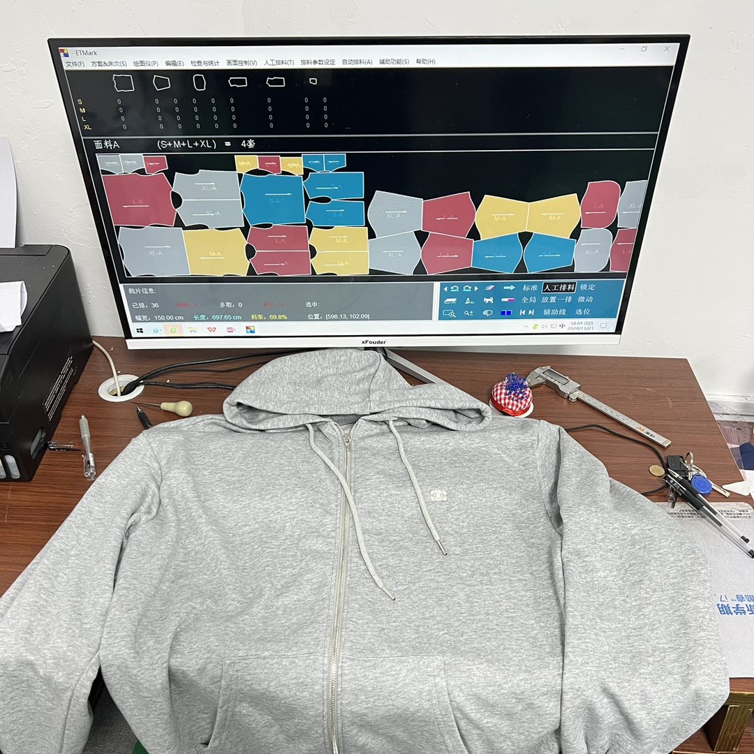 Celine Grey  Triomphe Zip Hoodie  (2Y36D450I-09MB）