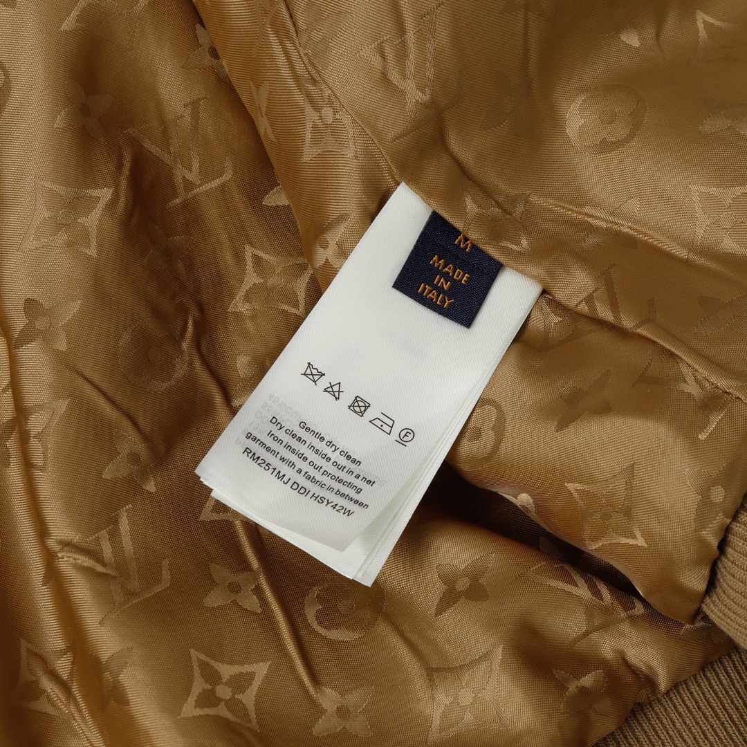 Louis Vuitton  Leather patch fleece blouson（1AGLXO）