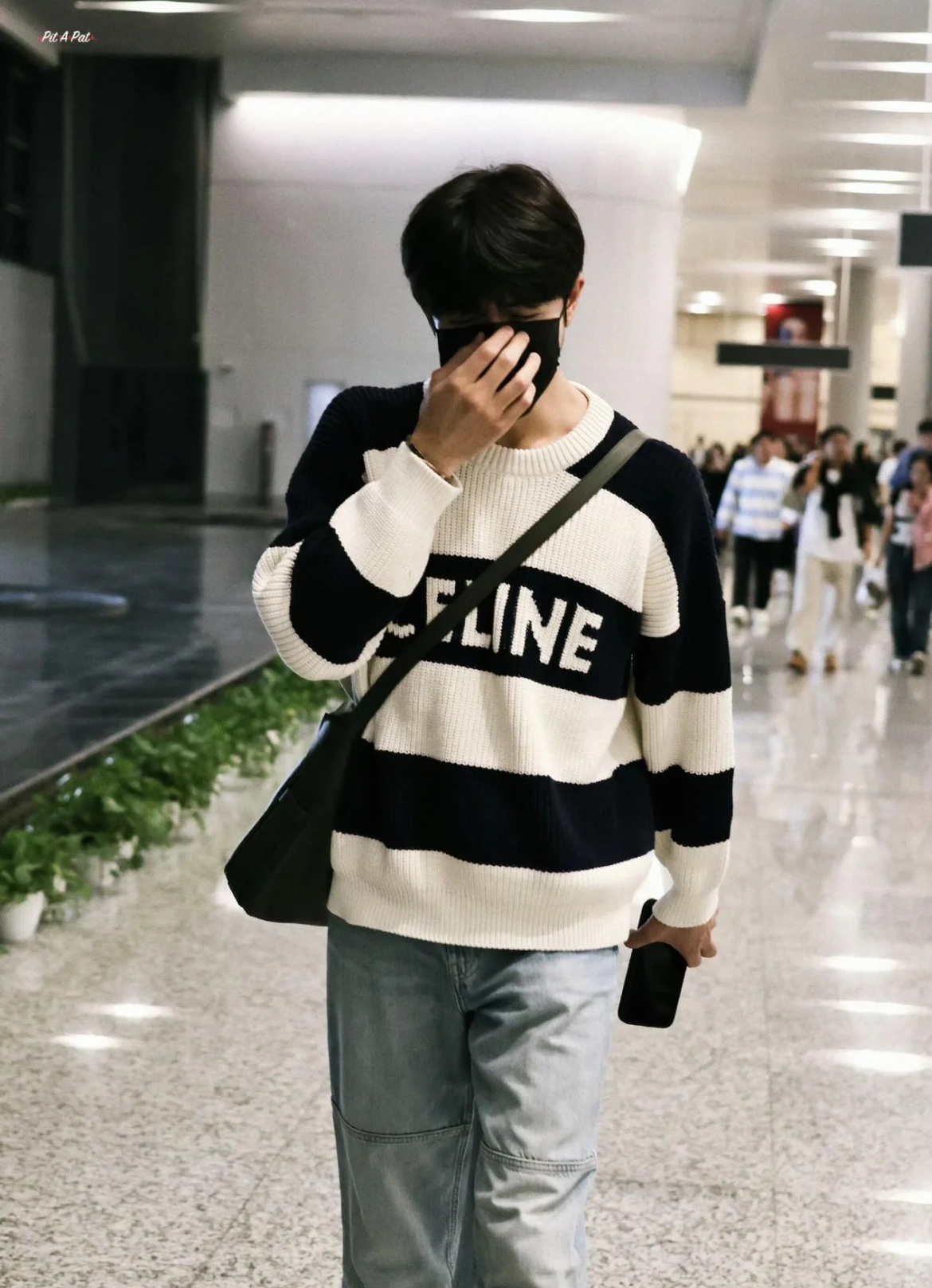 Celine Oversized Crew Neck Sweater in Cotton(2ADCW481Y-01YV）