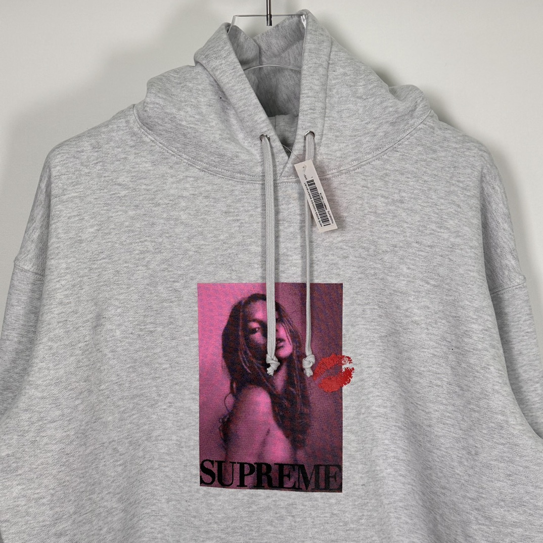 Supreme Kate Moss Hooded Sweatshirt（SUP-FW24-235）