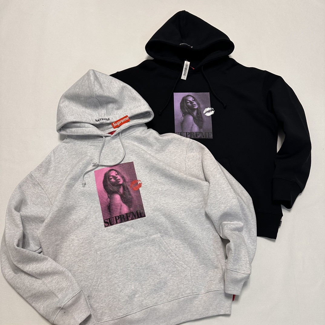 Supreme Kate Moss Hooded Sweatshirt（SUP-FW24-235）