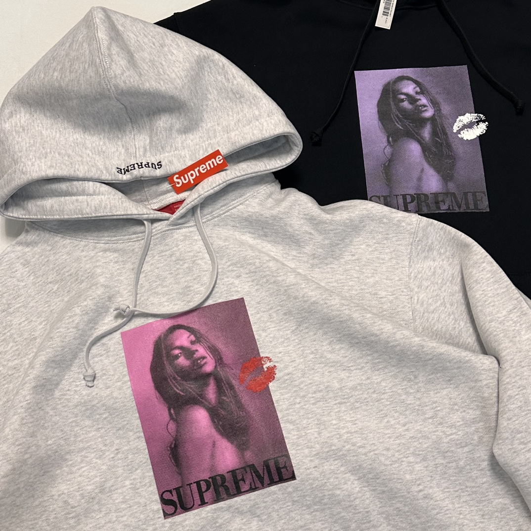 Supreme Kate Moss Hooded Sweatshirt（SUP-FW24-235）