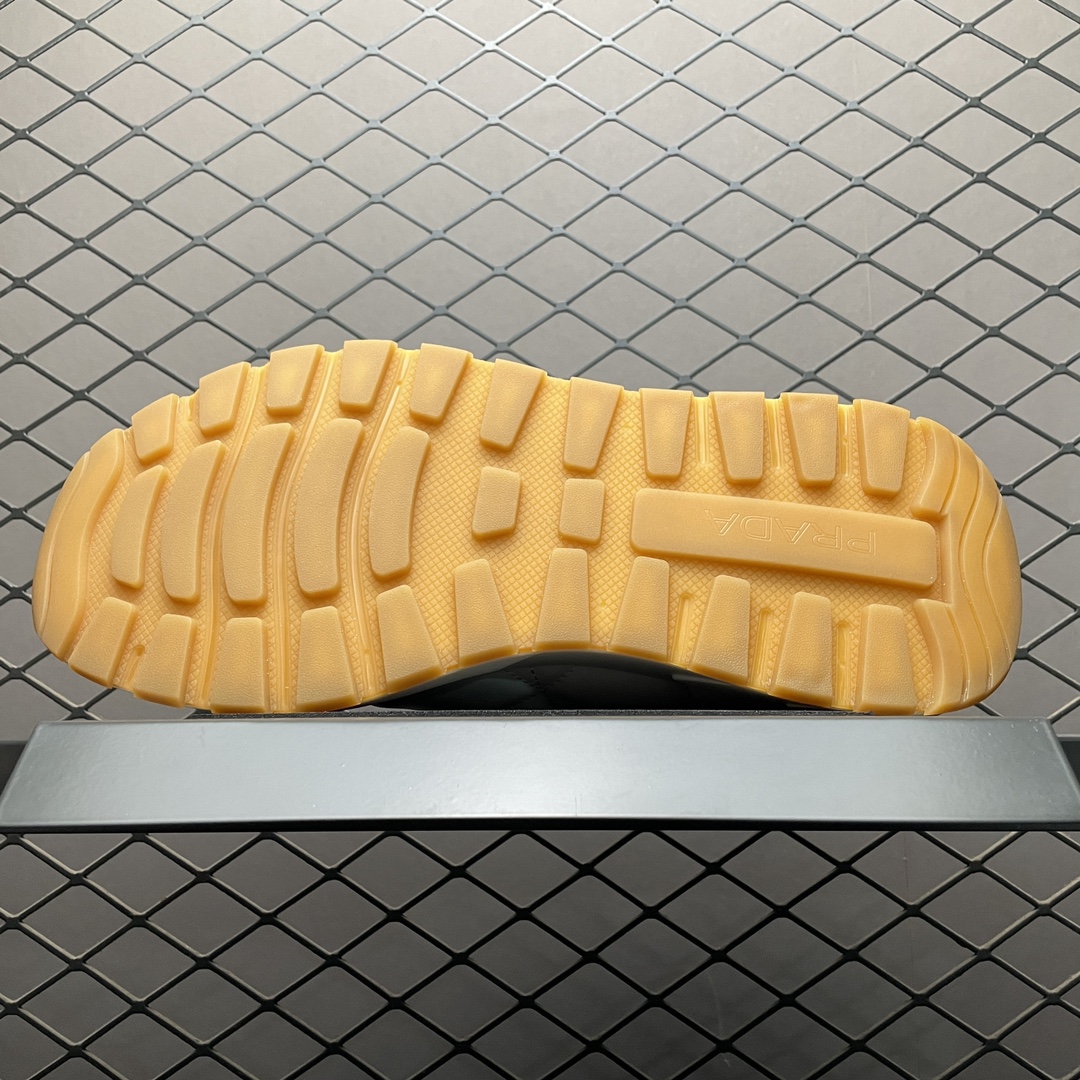 Prada Logo Plaque Sneakers 'Black'（2EE367_3LGO_F0964_F_G000）