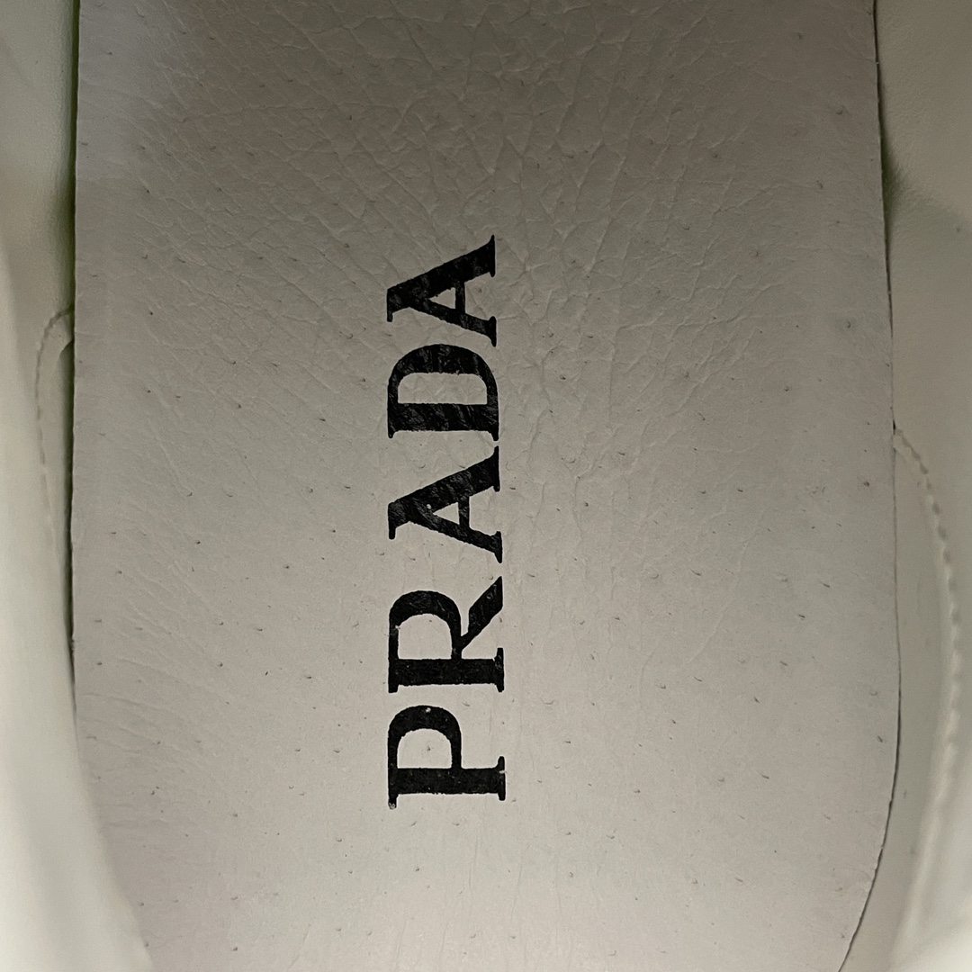 Prada Logo Plaque Sneakers 'Black'（2EE367_3LGO_F0964_F_G000）
