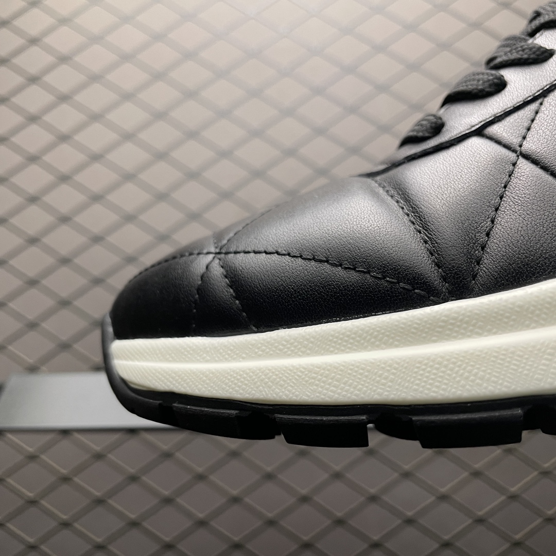 Prada Logo Plaque Sneakers 'Black'（2EE367_3LGO_F0002_F_G000）