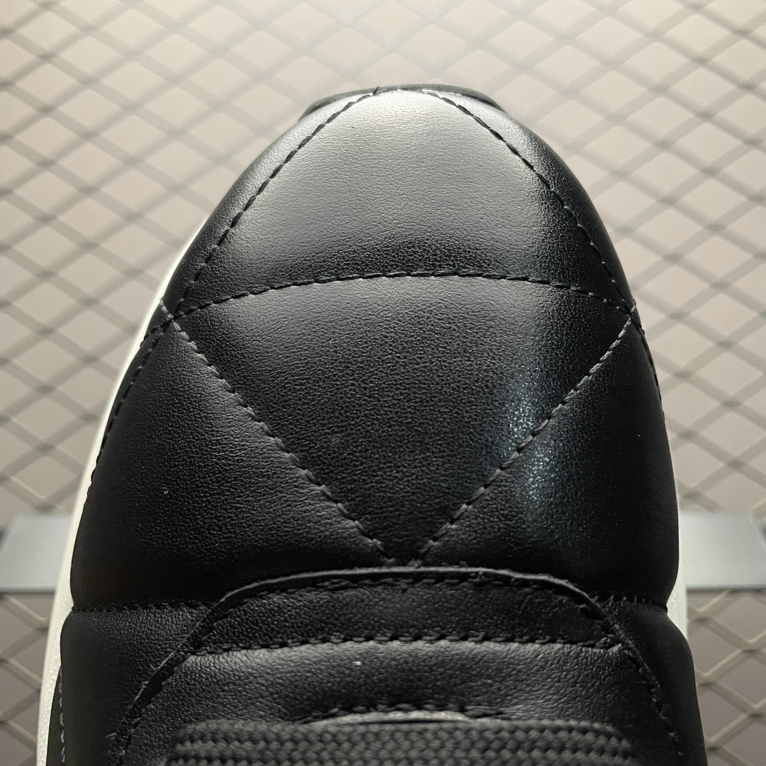 Prada Logo Plaque Sneakers 'Black'（2EE367_3LGO_F0002_F_G000）