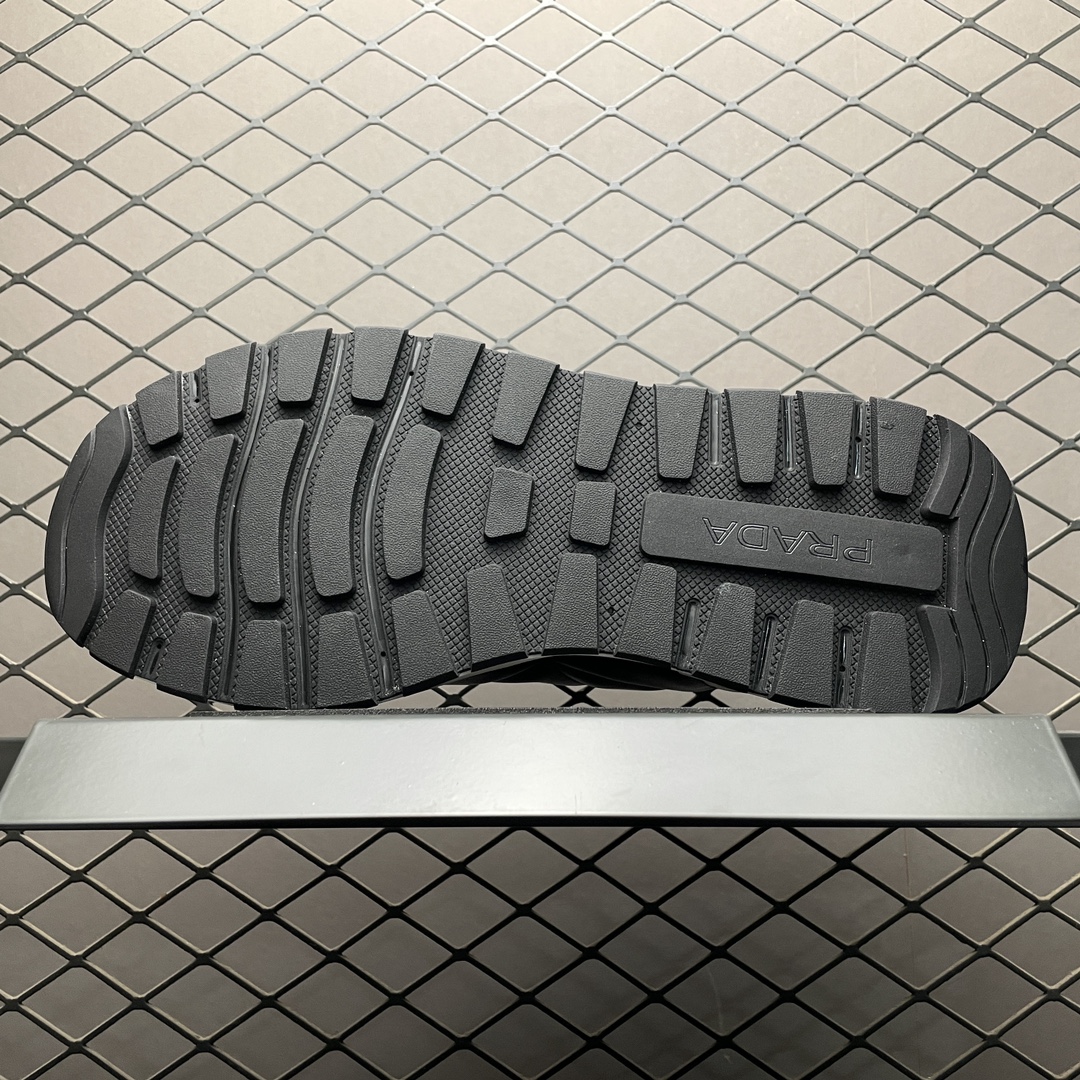 Prada Logo Plaque Sneakers 'Black'（2EE367_3LGO_F0002_F_G000）