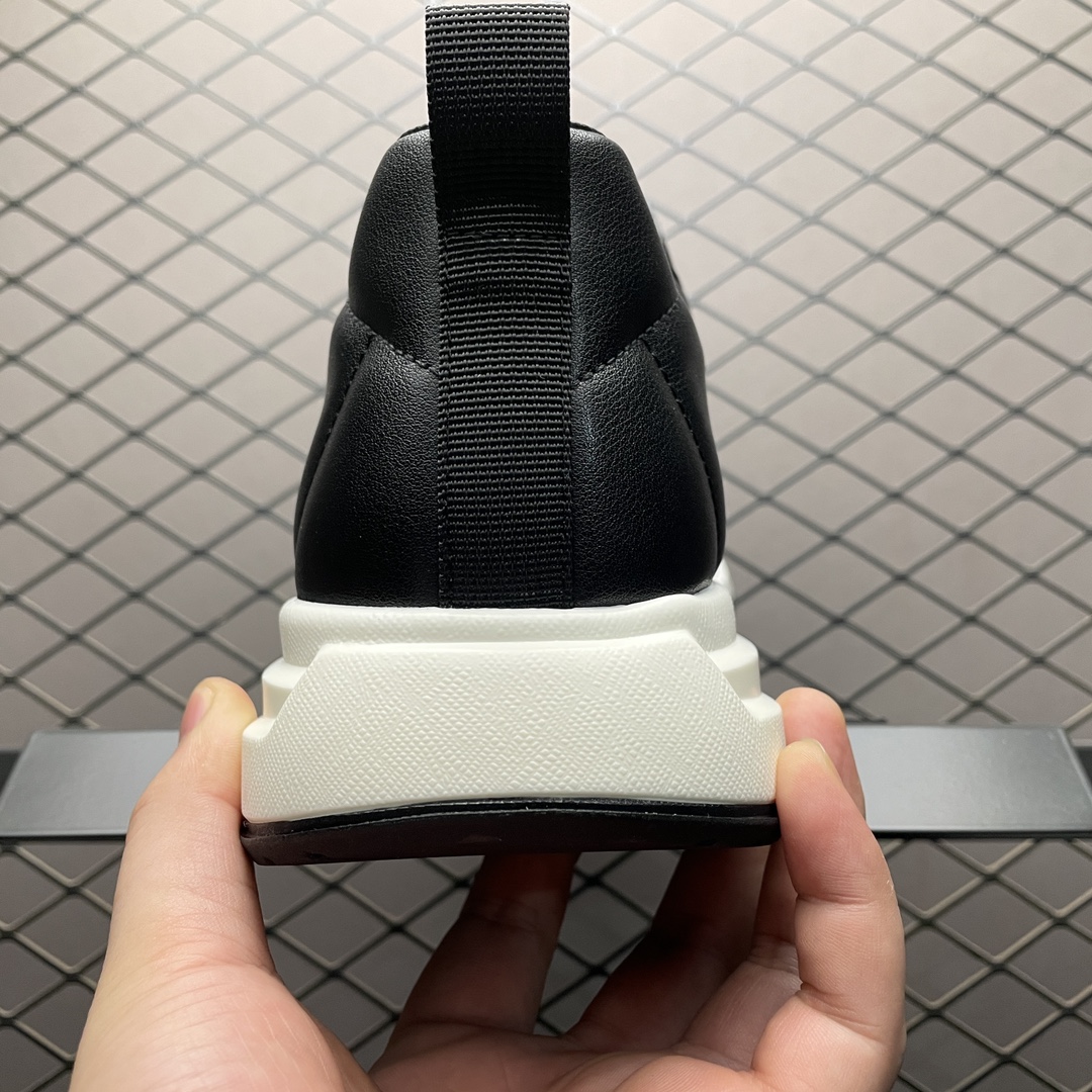 Prada Logo Plaque Sneakers 'Black'（2EE367_3LGO_F0002_F_G000）