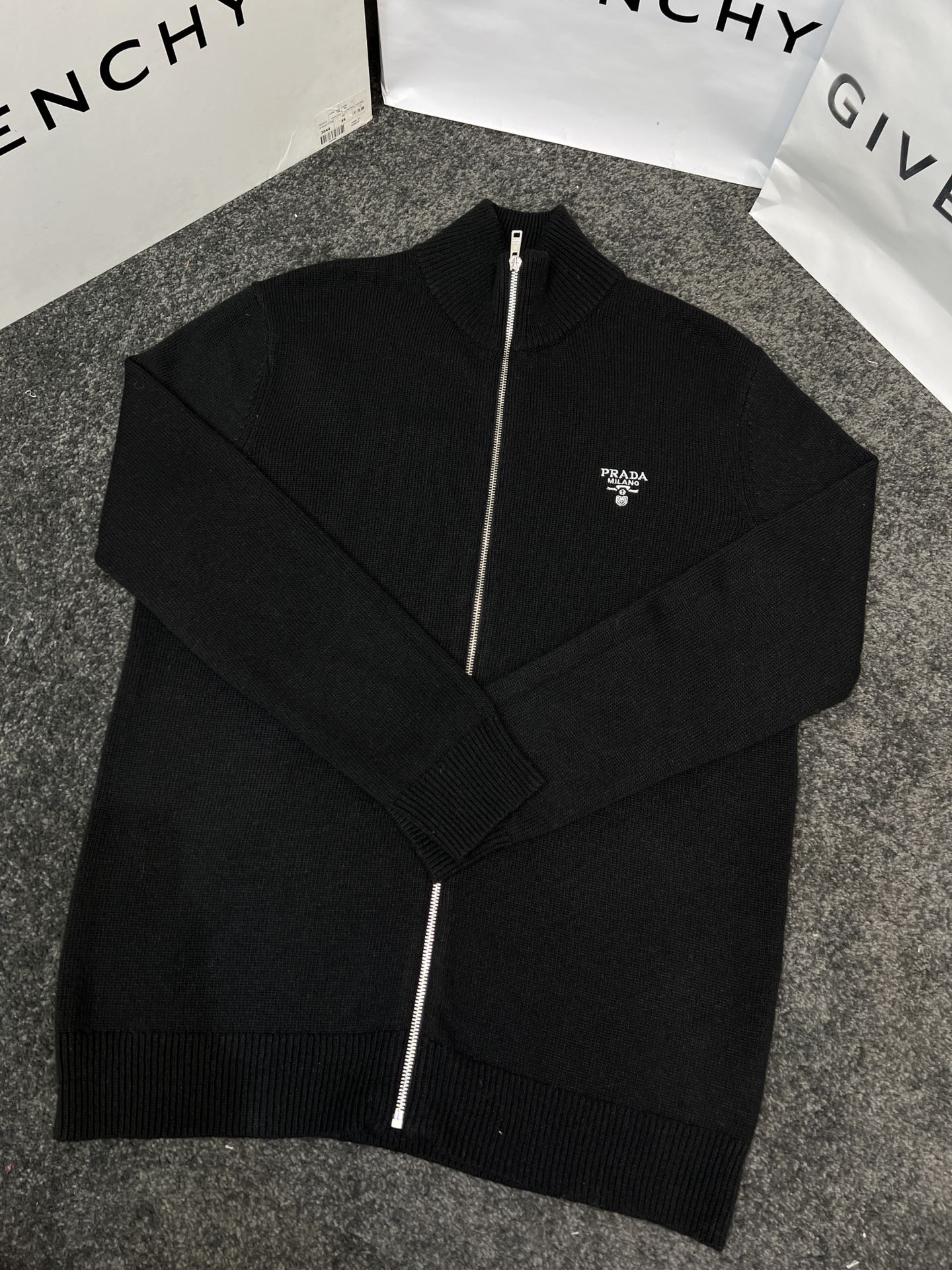 PRADA Cardigan （UMG245-11LM-F0002-S-232）