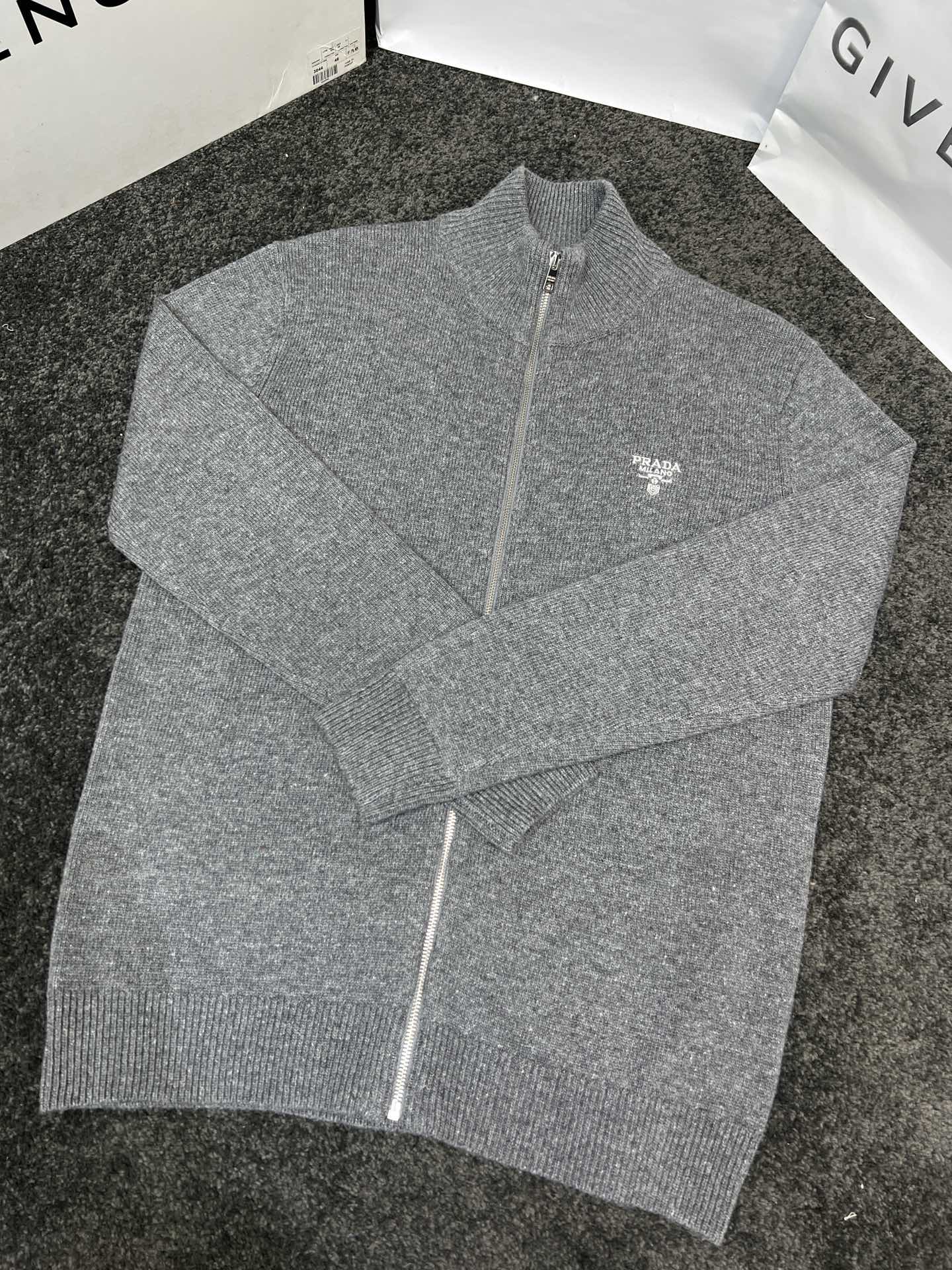 PRADA Cardigan （UMG245-11LM-F0002-S-232）