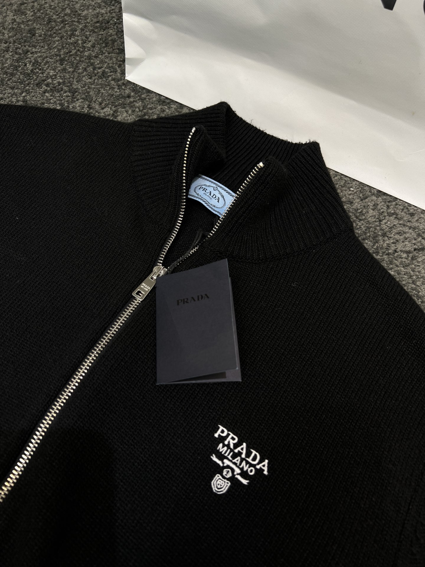 PRADA Cardigan （UMG245-11LM-F0002-S-232）