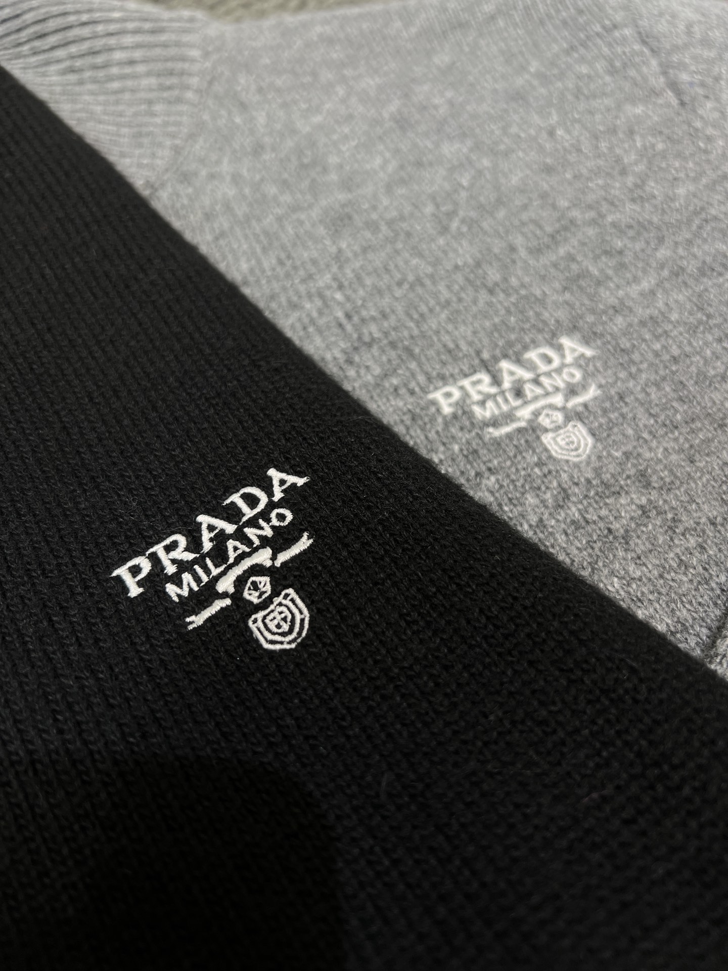 PRADA Cardigan （UMG245-11LM-F0002-S-232）