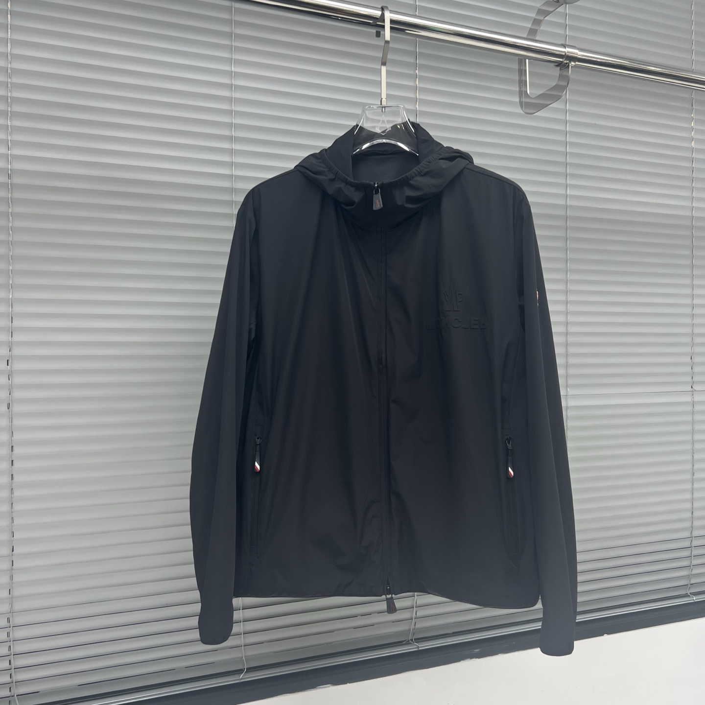 Moncler hooded zip-up jacket（MC2025001）