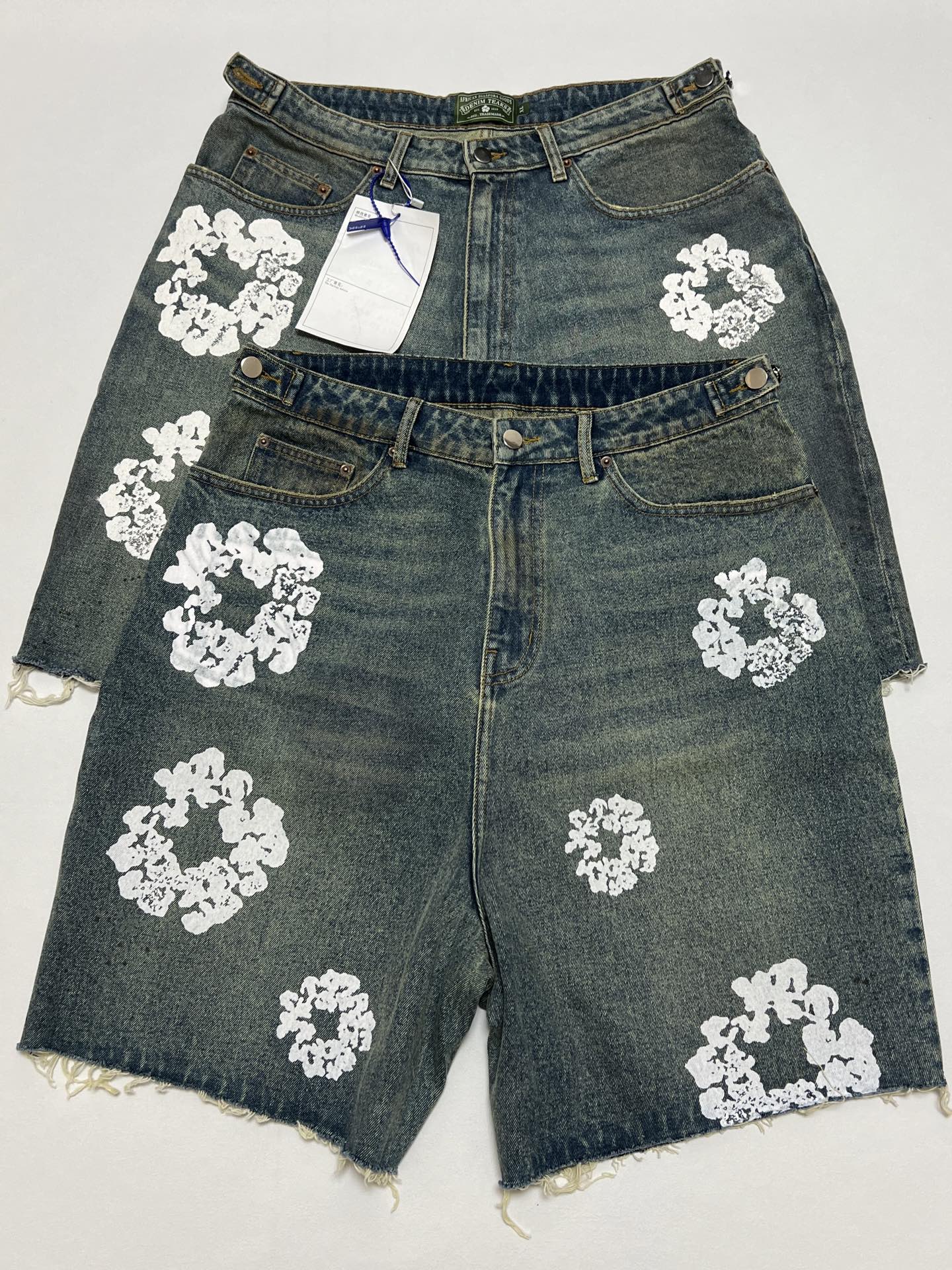 DENIM TEARS x LEVI'S Dirty Wash Wreath Short "Light Wash"  (SS24WR001-D）