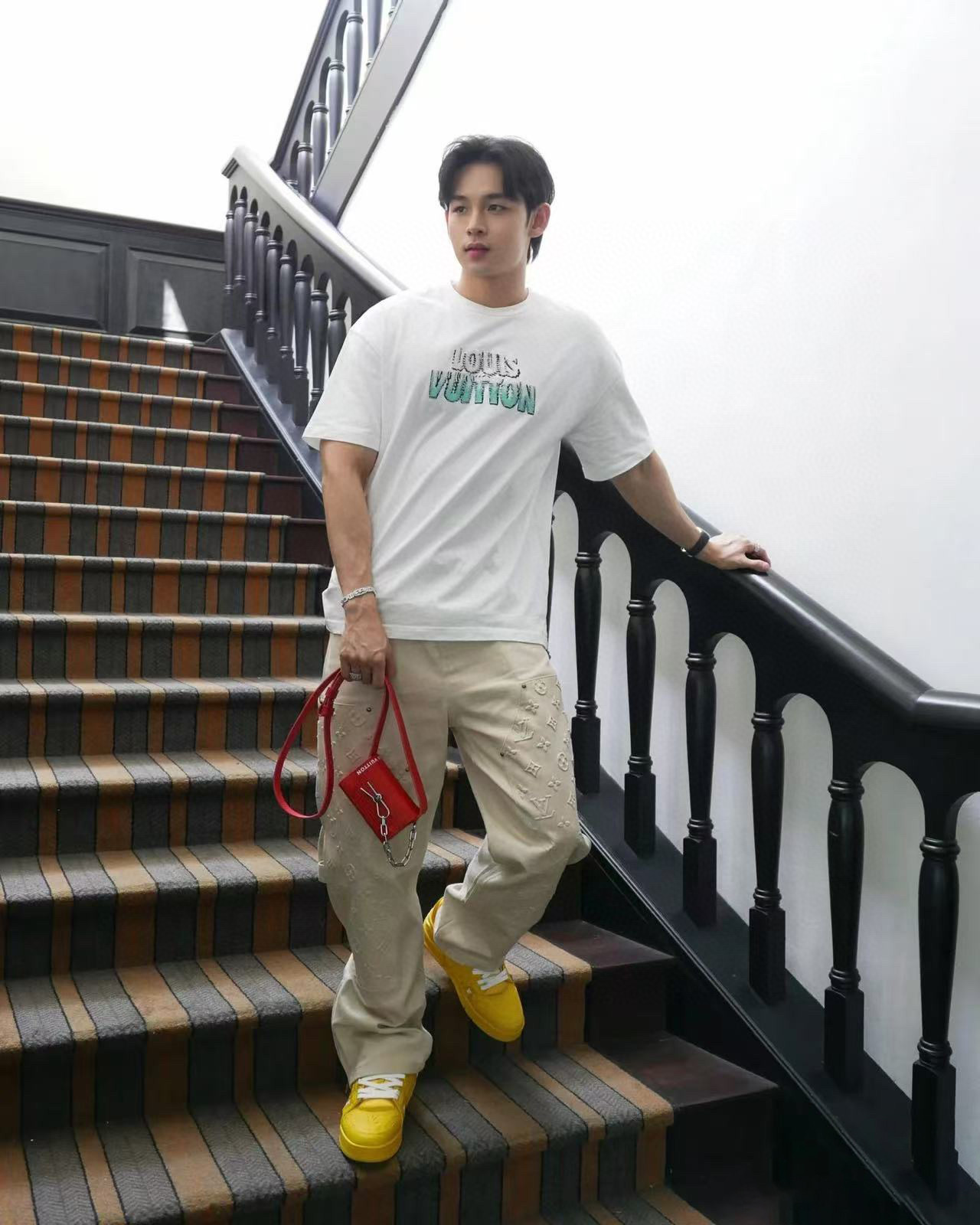 Louis Vuitton Embroidered beaded cotton T-shirt（1ABJMX）