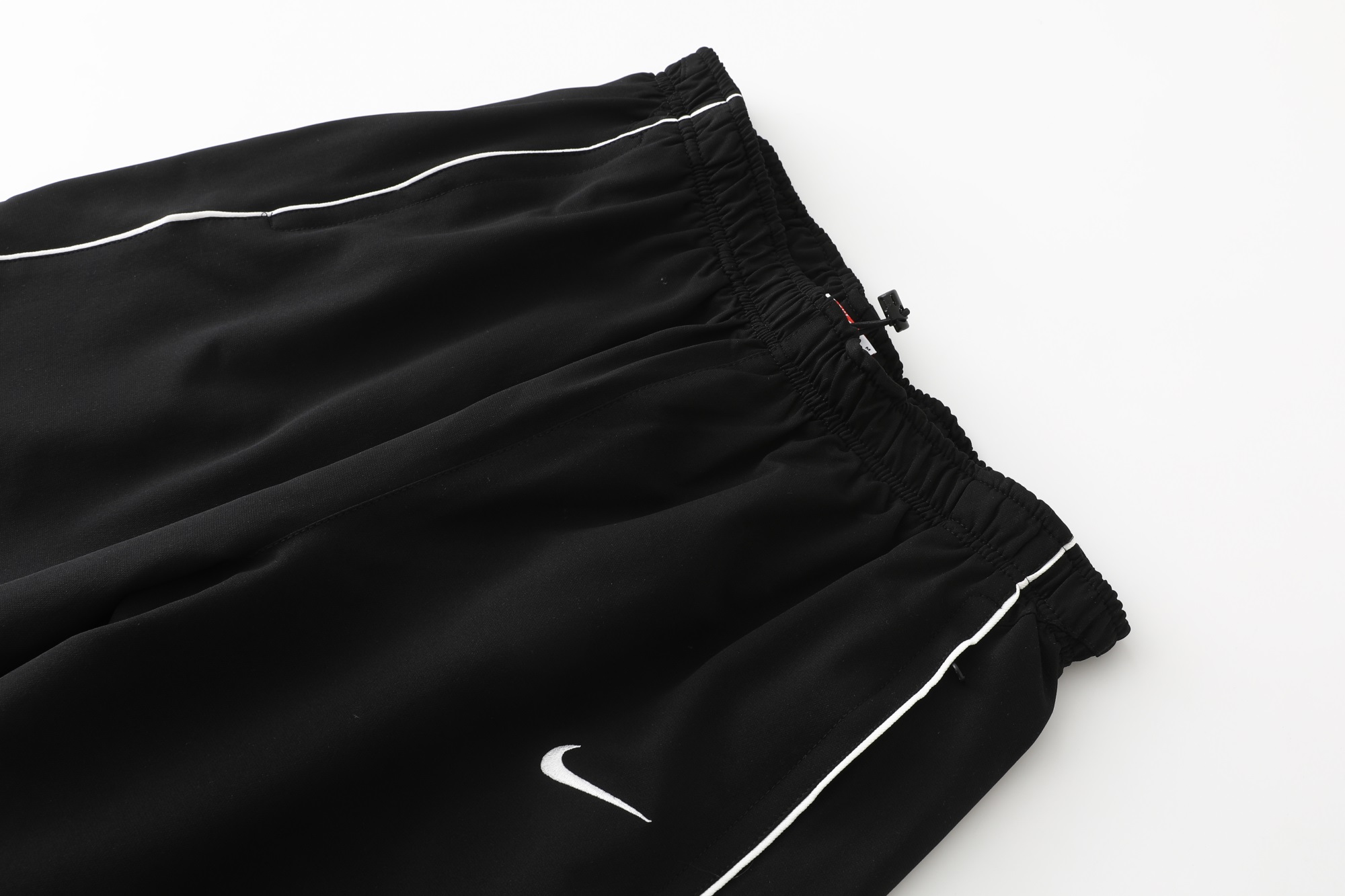 Supreme x Nike Track Pant "Black" （SUP-SS25-219）