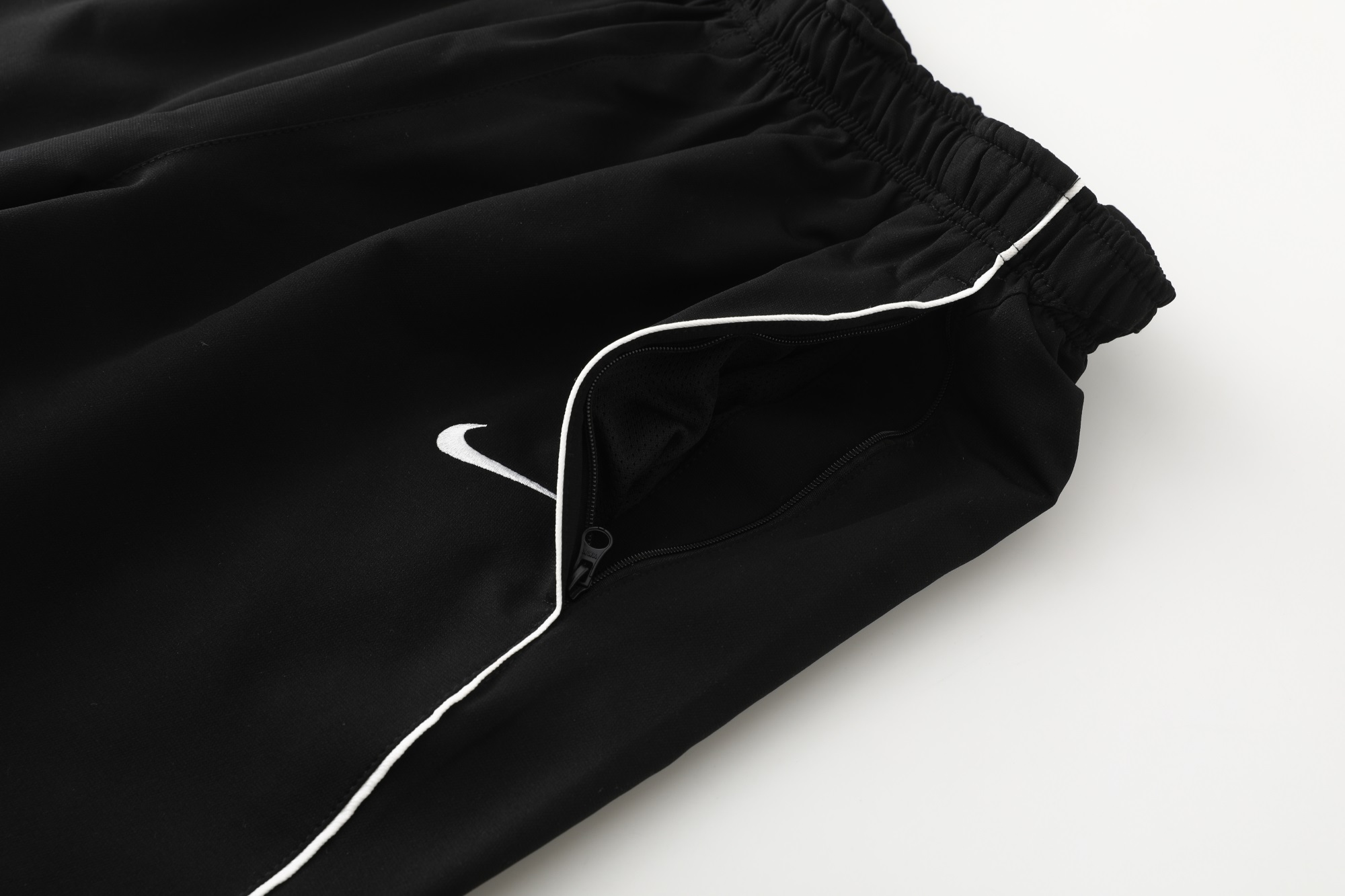 Supreme x Nike Track Pant "Black" （SUP-SS25-219）