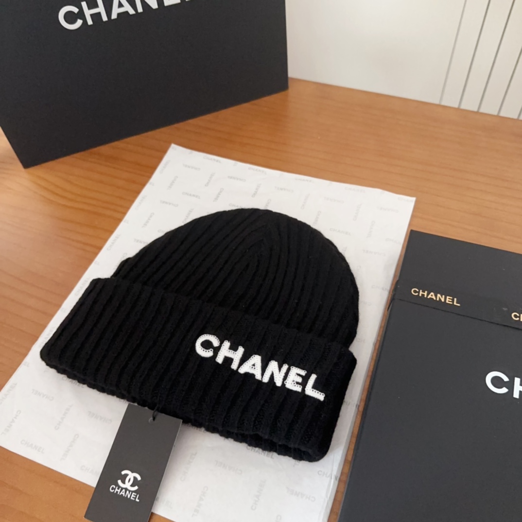 Chanel 22B cashmere black and white sequin CC logo beanie winter hat buckle（AA8446-B08819-94305）