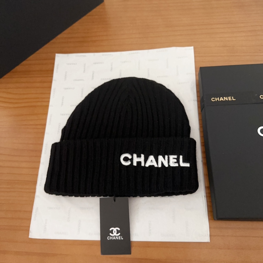 Chanel 22B cashmere black and white sequin CC logo beanie winter hat buckle（AA8446-B08819-94305）